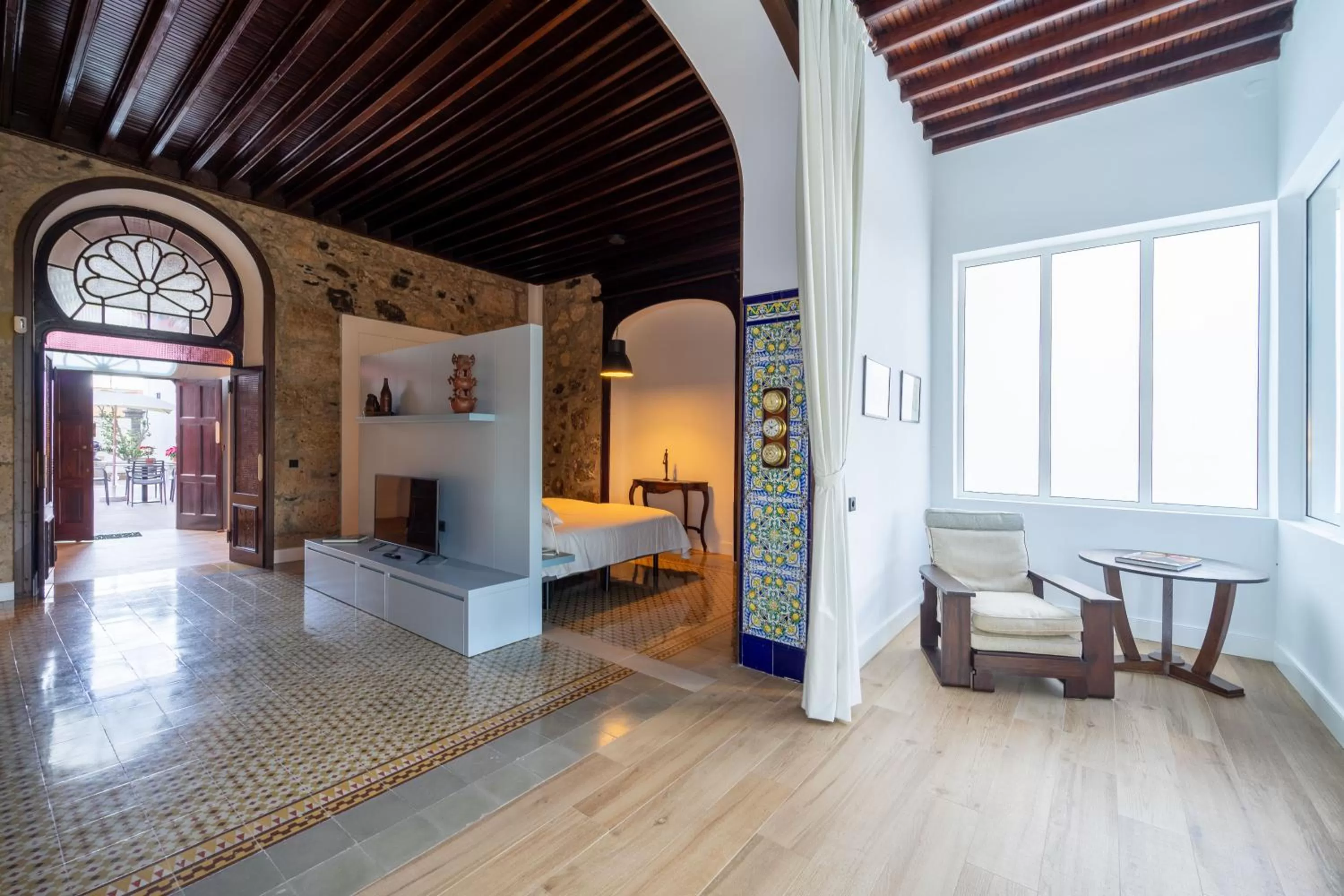 Seating area, Bed in Albor Suites