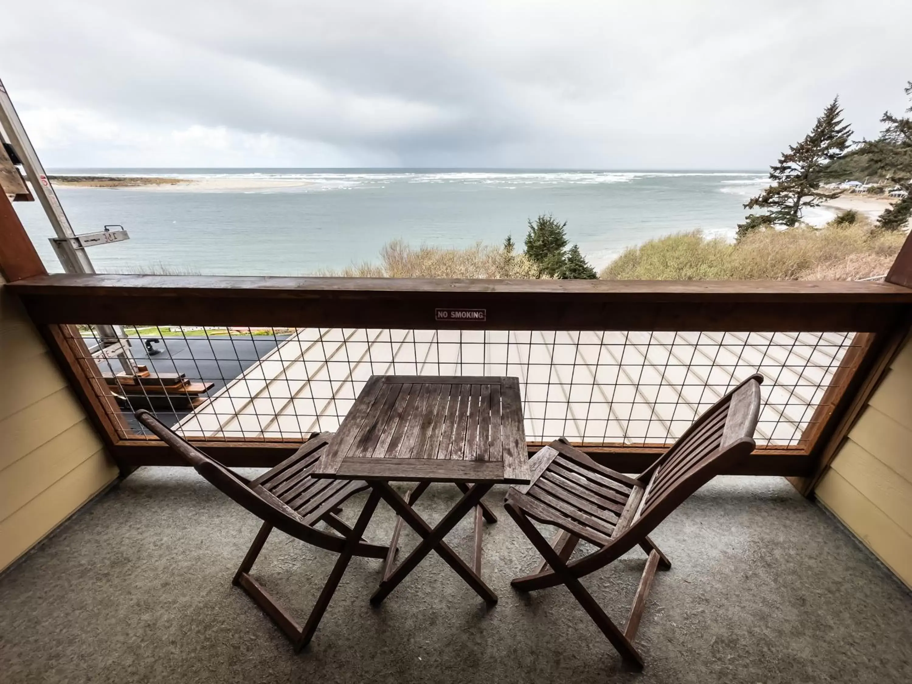 Patio, Balcony/Terrace in Terimore Lodging by the Sea