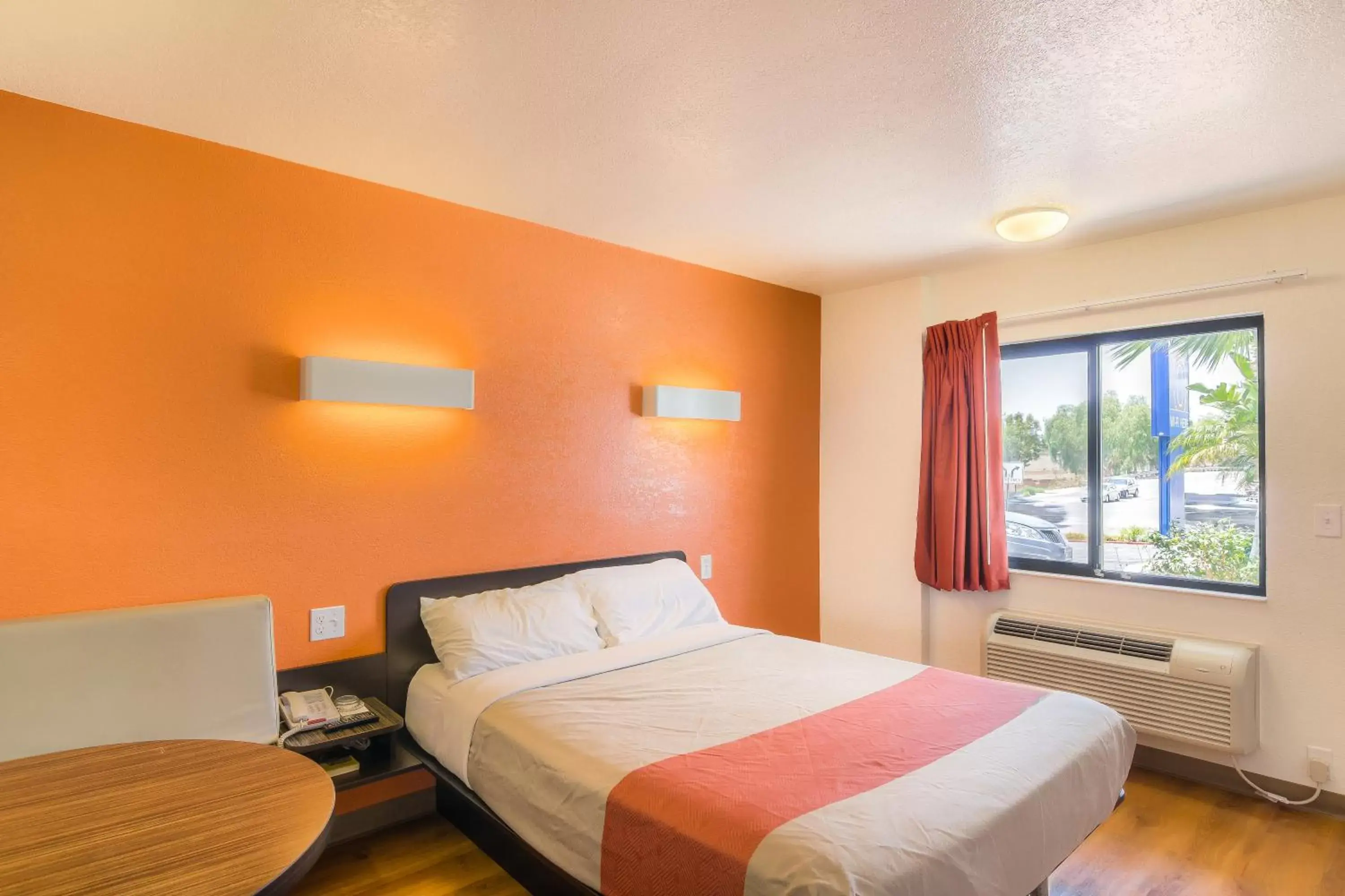Photo of the whole room, Bed in Motel 6-Simi Valley, CA