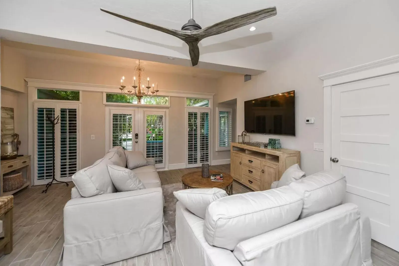 Living room, Seating Area in Tropical Breeze Resort