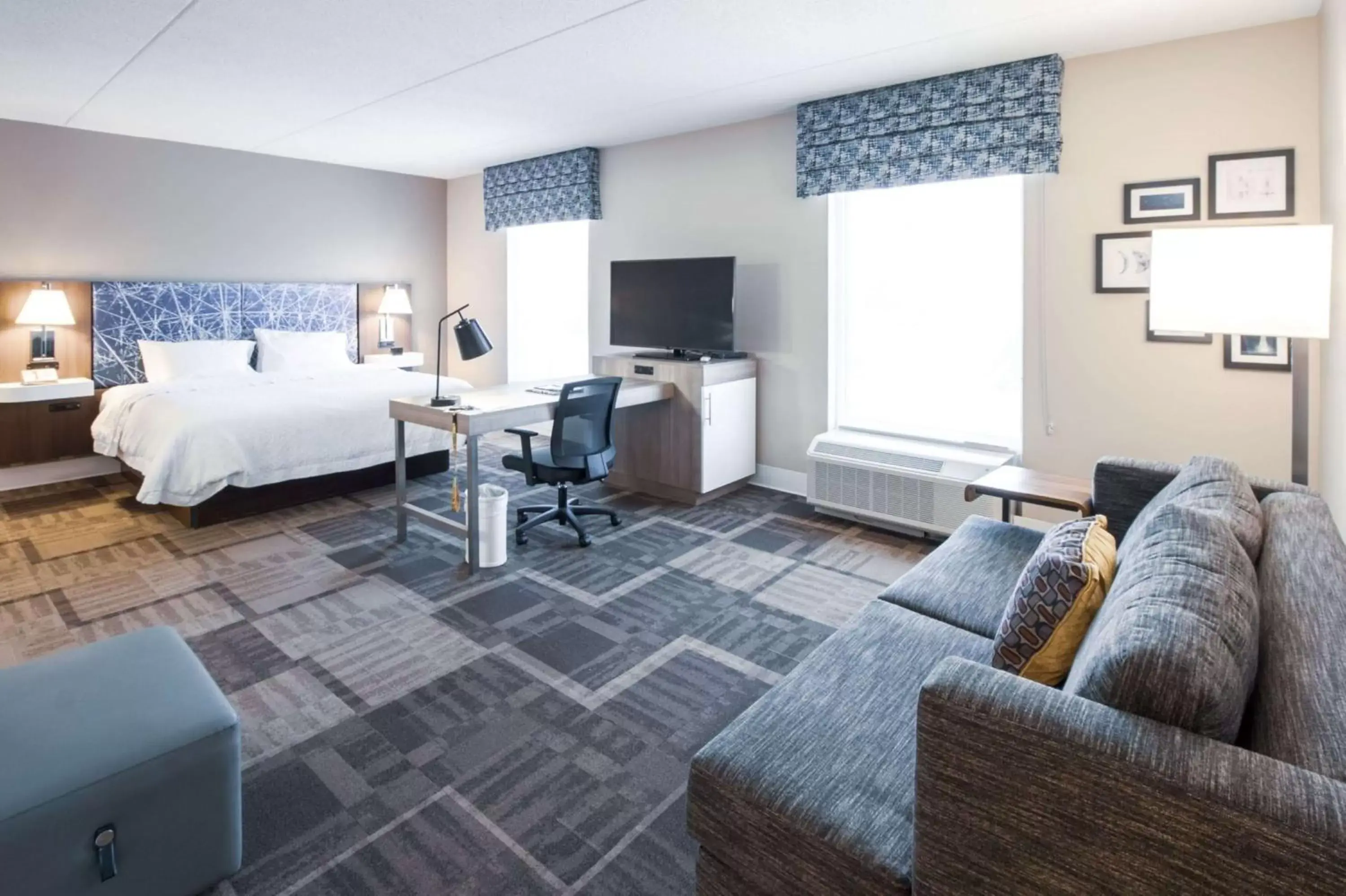 Bedroom, Seating Area in Hampton Inn & Suites Huntsville Hampton Cove