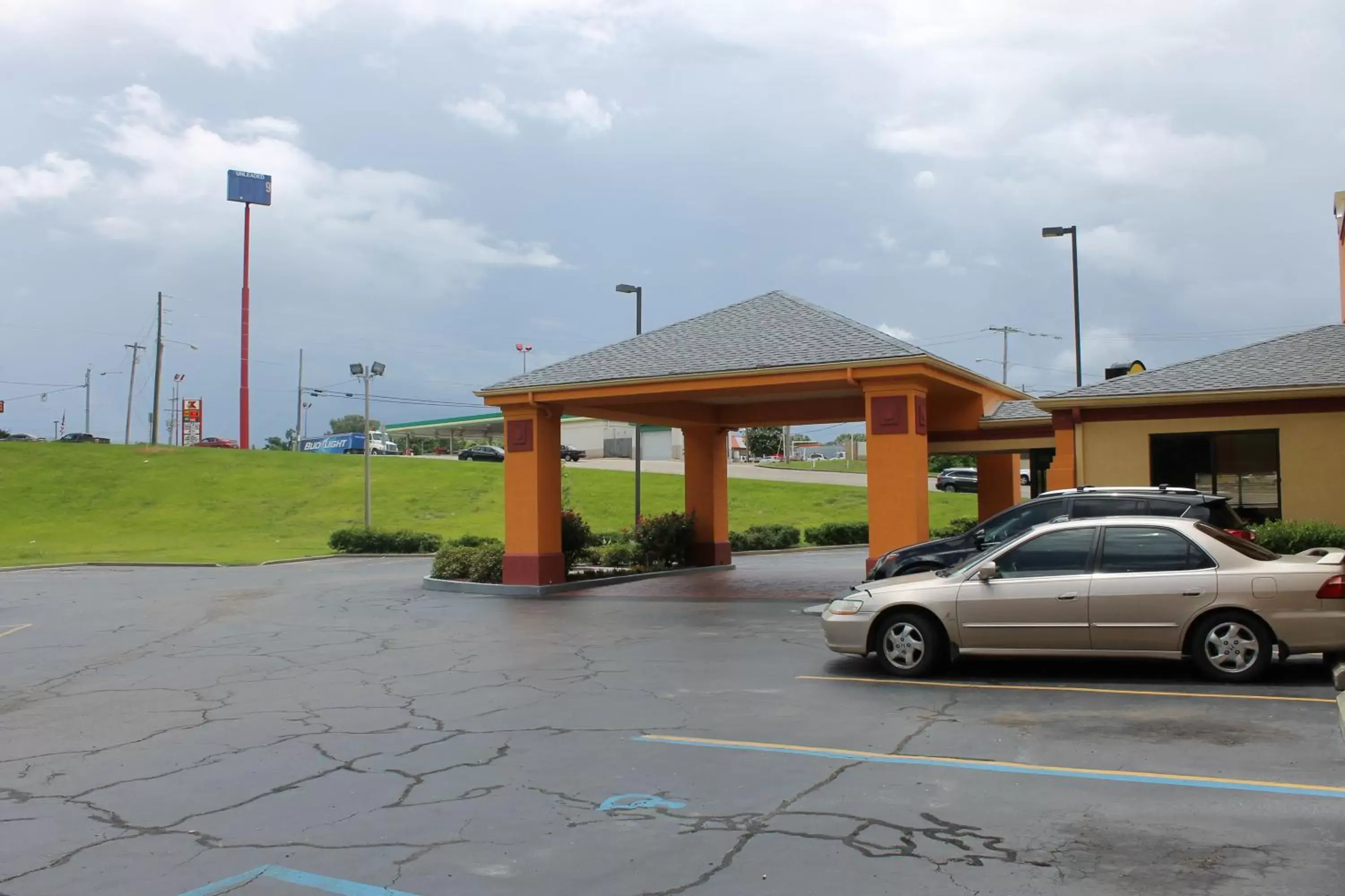 Facade/entrance, Property Building in Howard Johnson by Wyndham Vicksburg