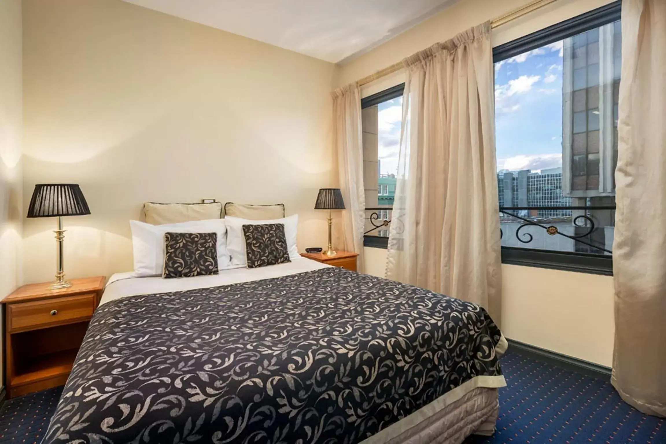 Bedroom, Bed in Quest Savoy Bedroom, Bed in Quest Savoy