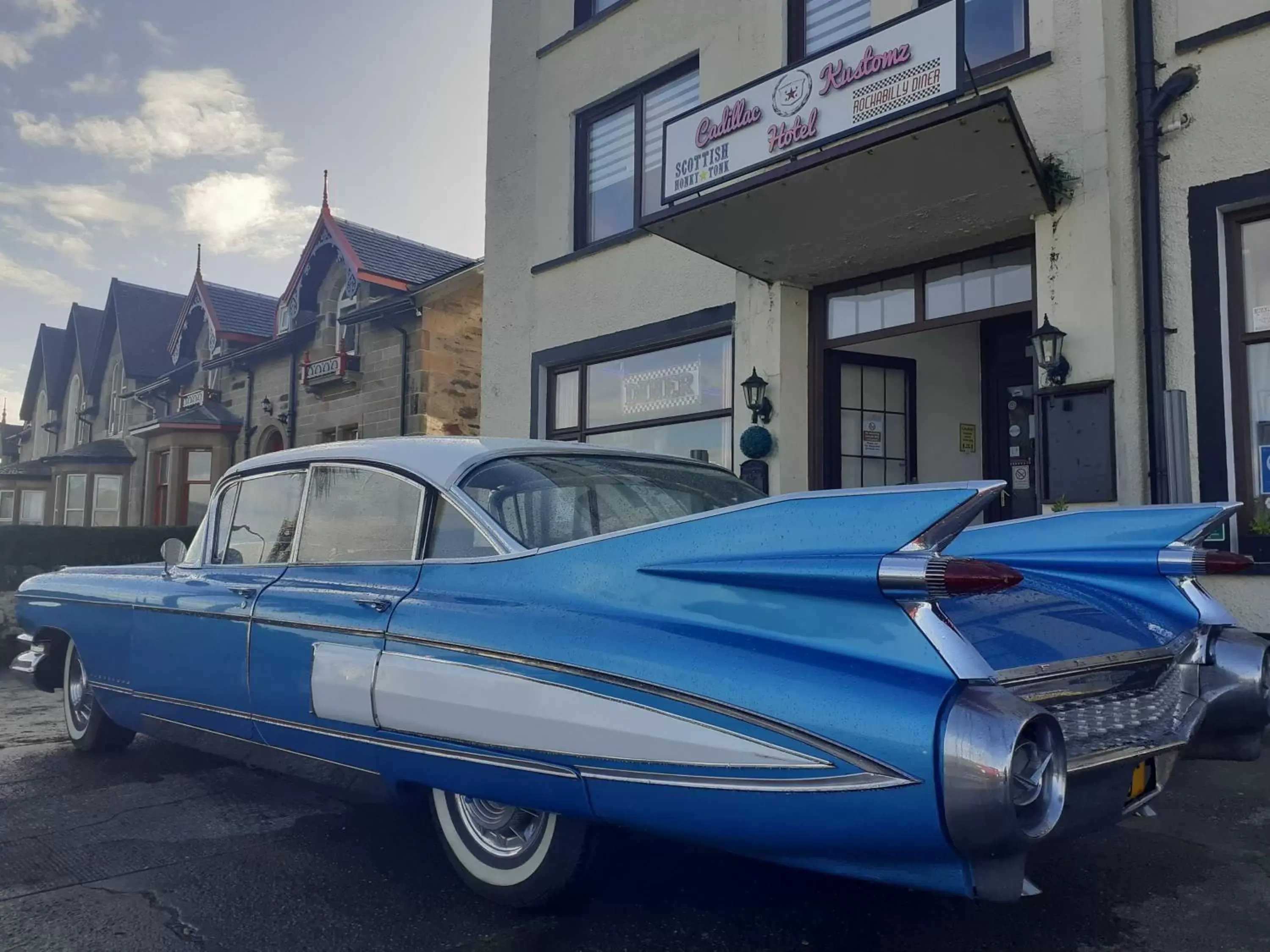 Cadillac Kustomz Hotel