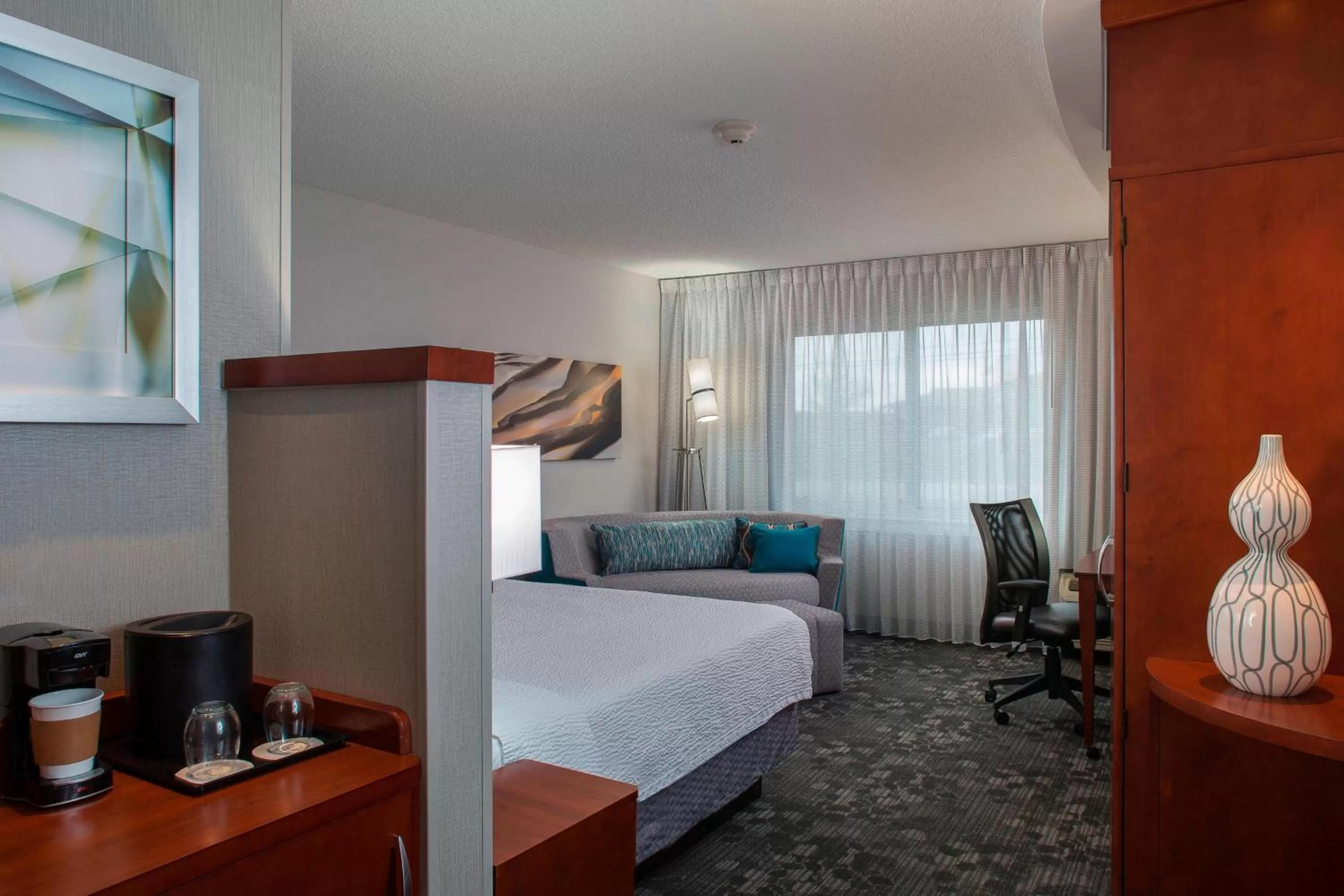 Photo of the whole room, Bed in Courtyard by Marriott Nashville Goodlettsville