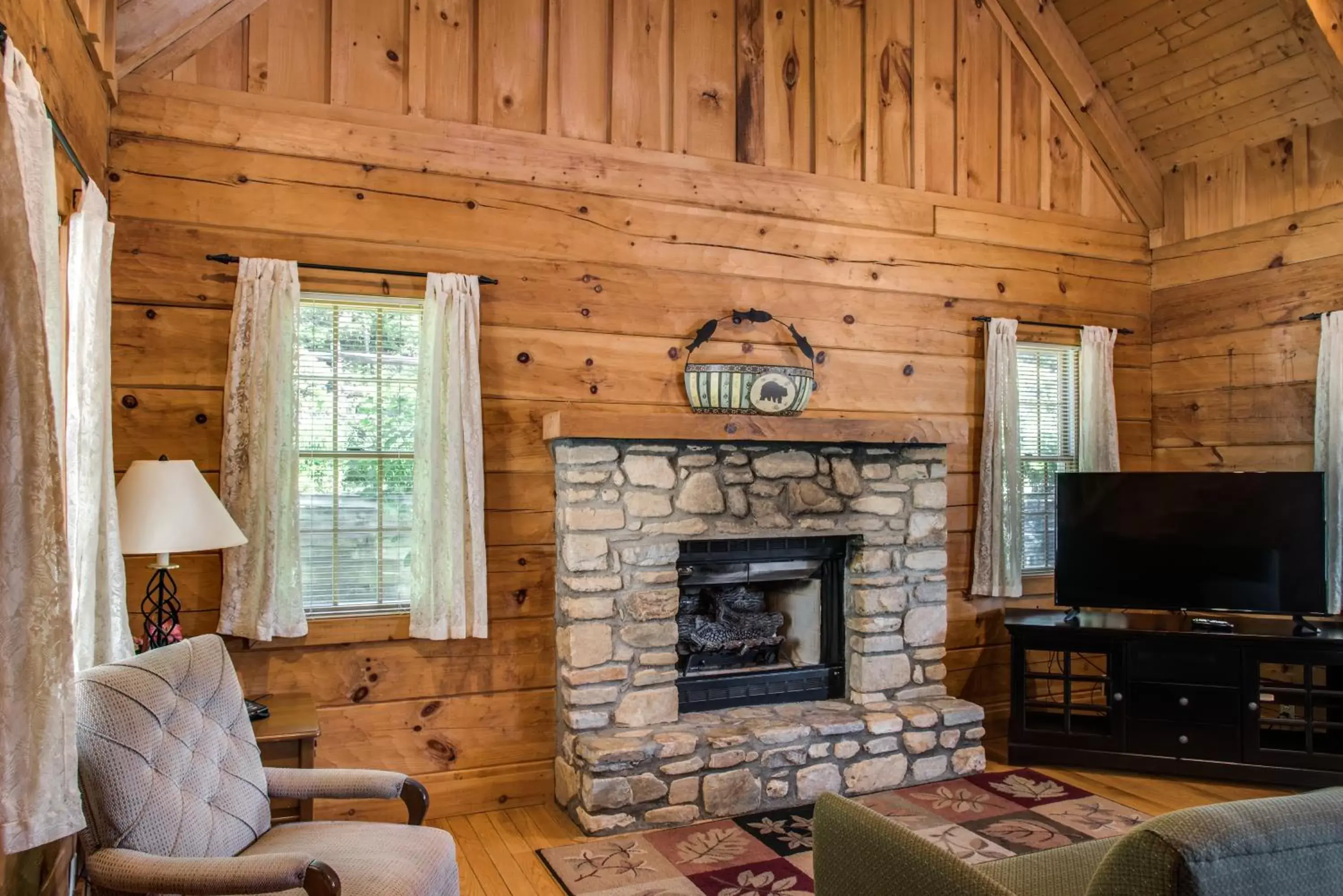 Seating Area in Boxwood Lodge Blowing Rock near Boone-University