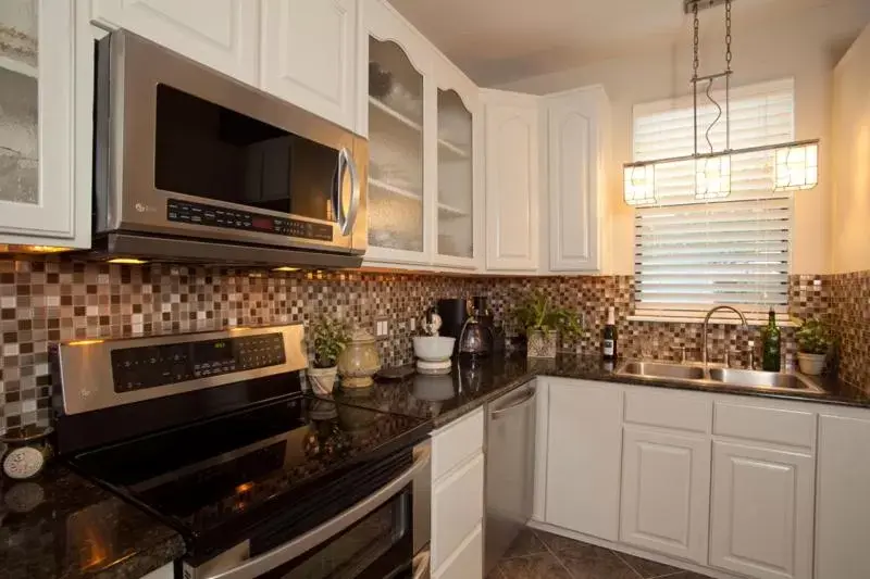 Kitchen/Kitchenette in Blue Heron Inn