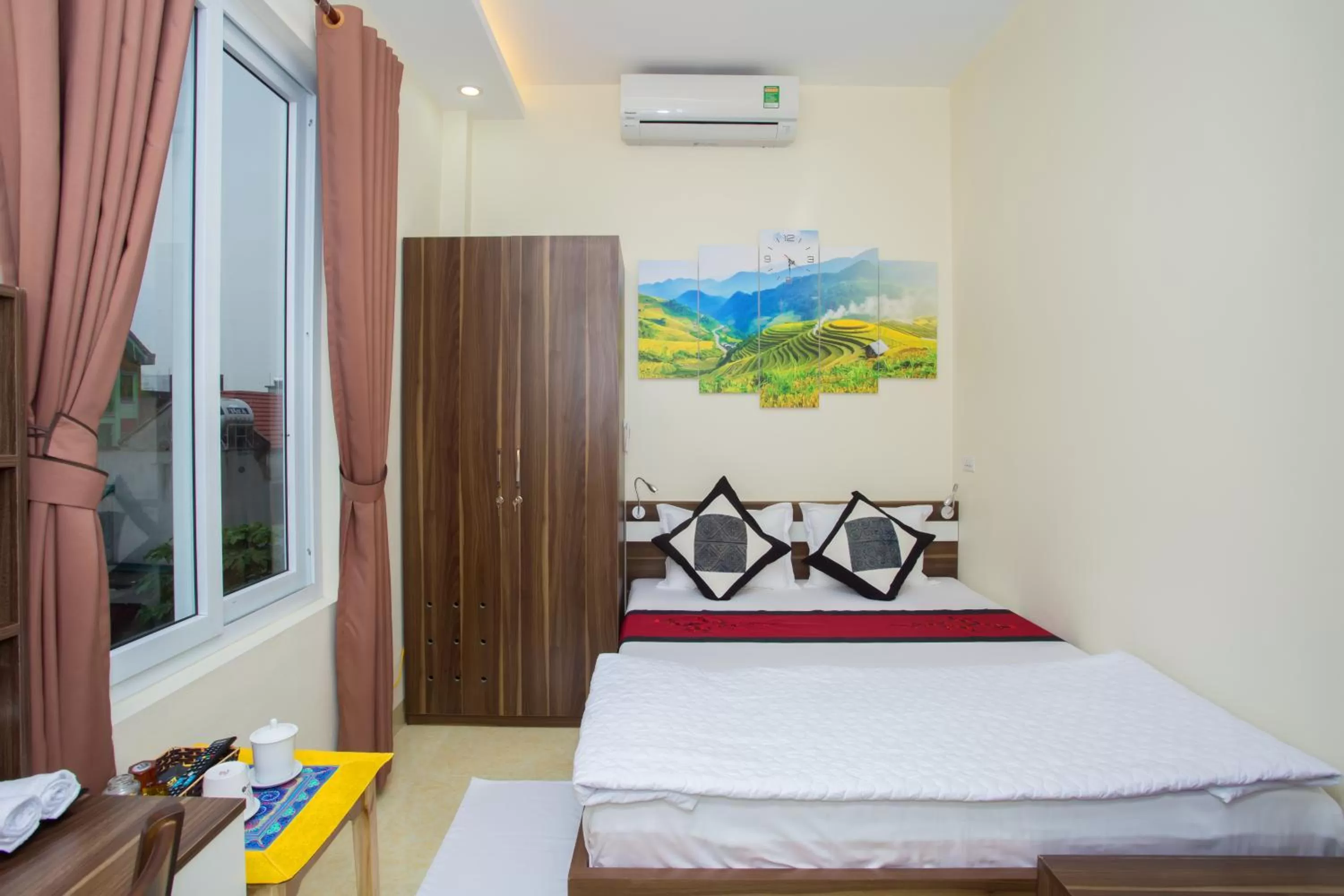 Bed in Friendly Home Hotel