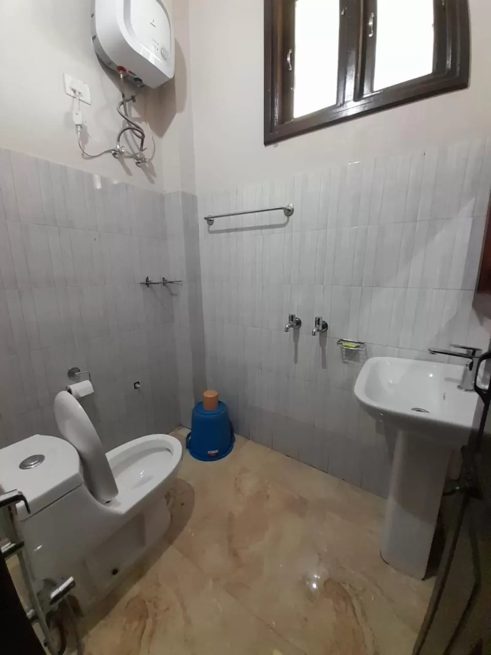 Shower in Akim Homestay