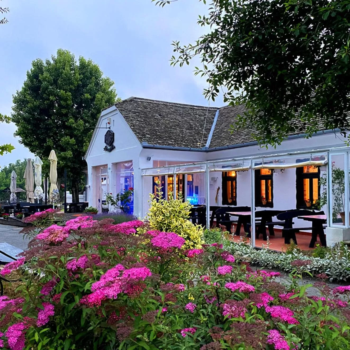 Facade/entrance, Property Building in Tenkes Fogadó és Vendégház Harkány