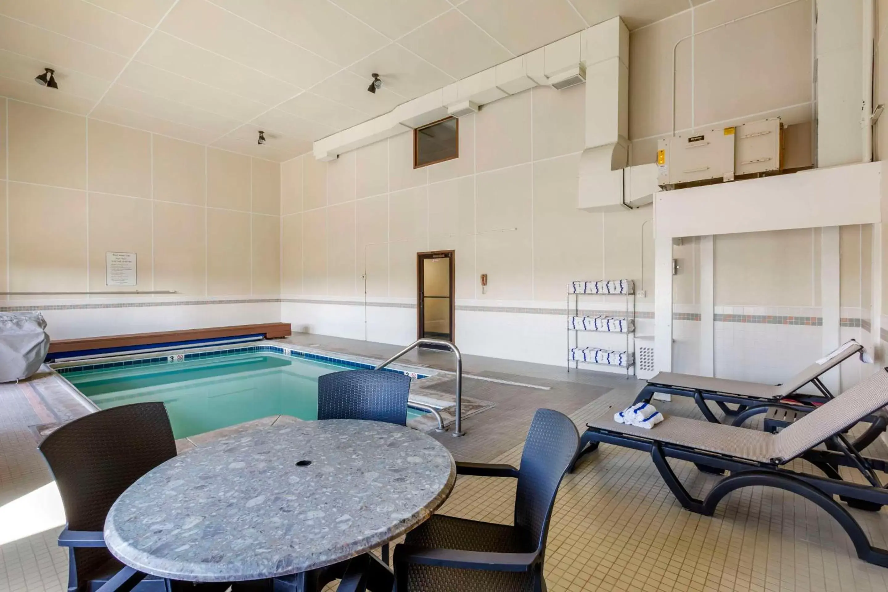 Swimming pool in Quality Inn Dillon I-15