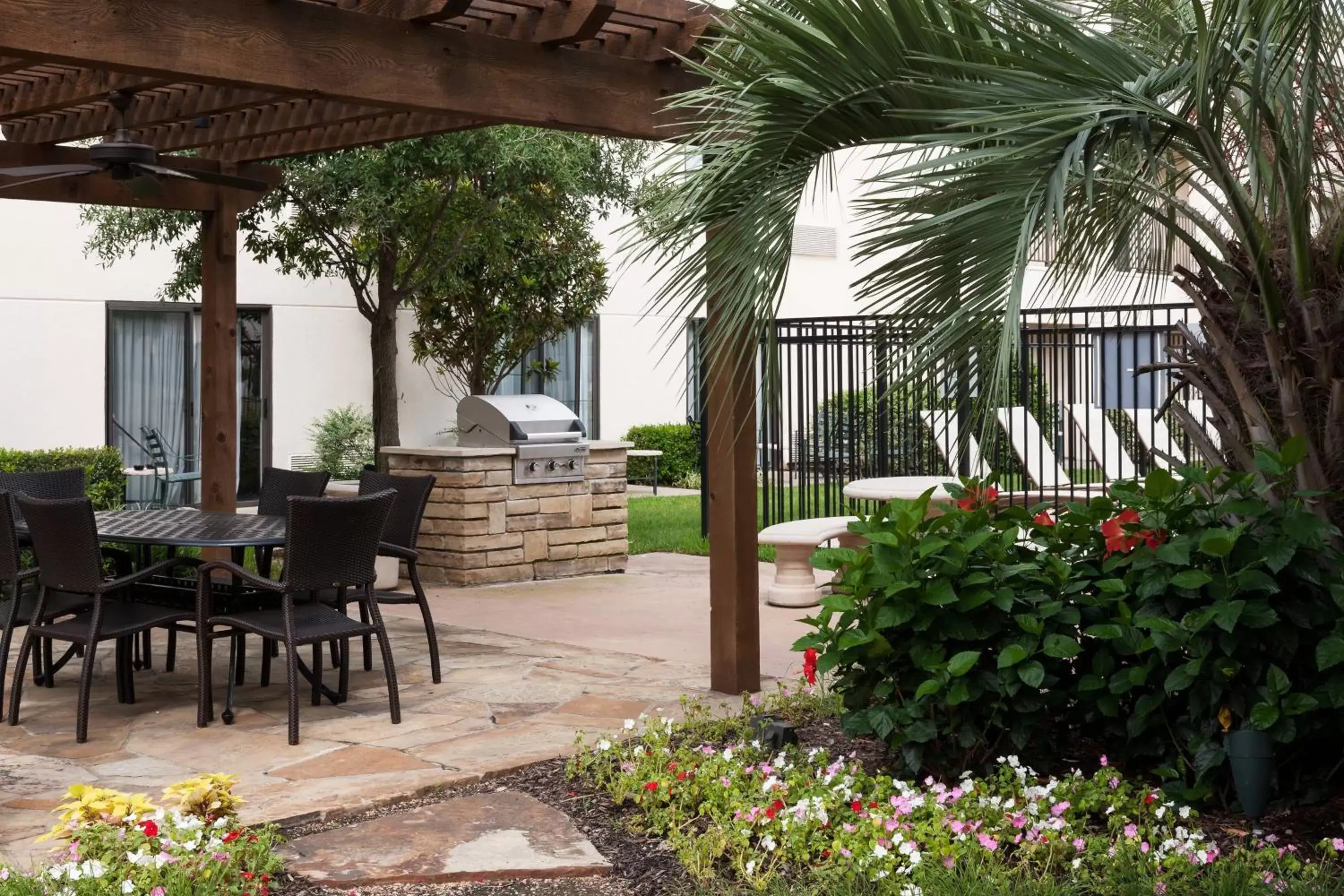 Restaurant/places to eat in Courtyard by Marriott Waco