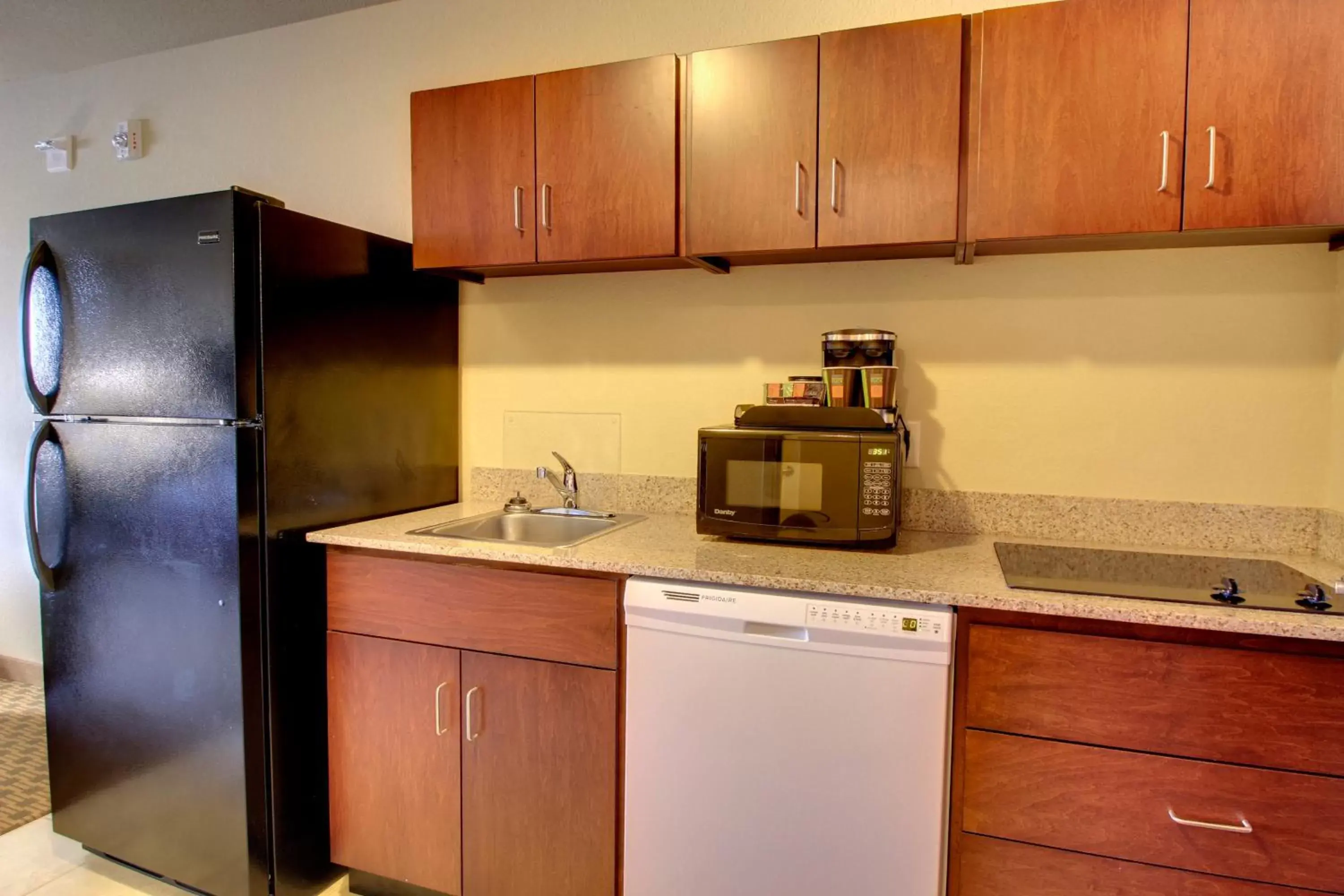 Kitchen/Kitchenette in Cobblestone Hotel & Suites - Newton