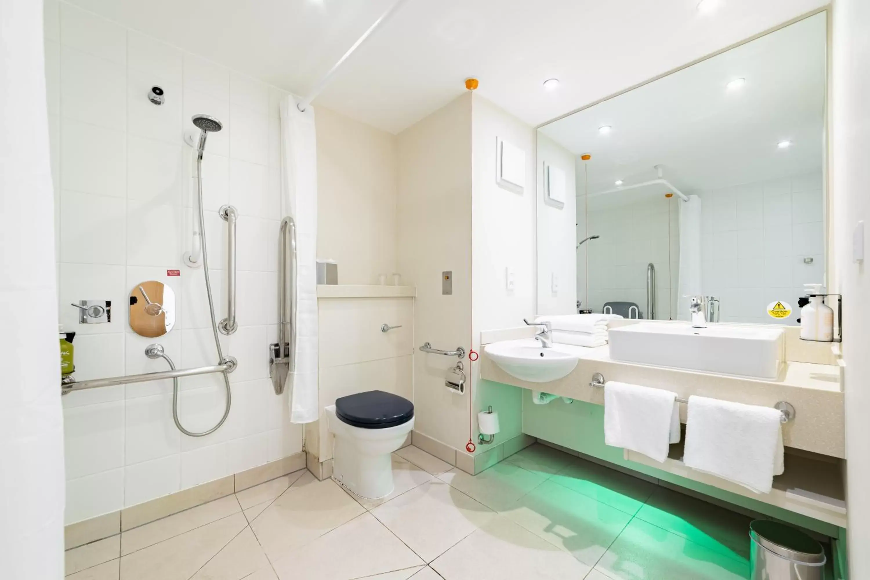 Shower, Bathroom in Holiday Inn Winchester, an IHG Hotel