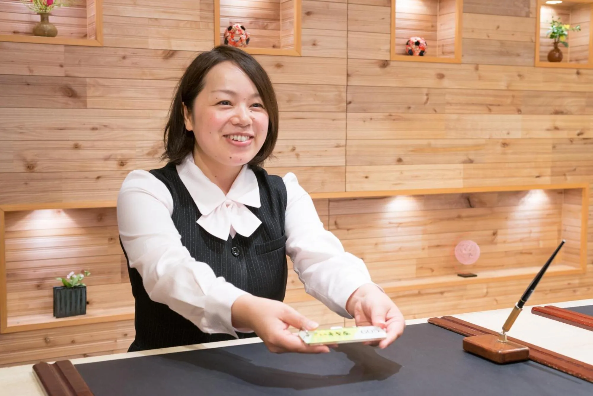 Staff in Honjin Hiranoya Annex