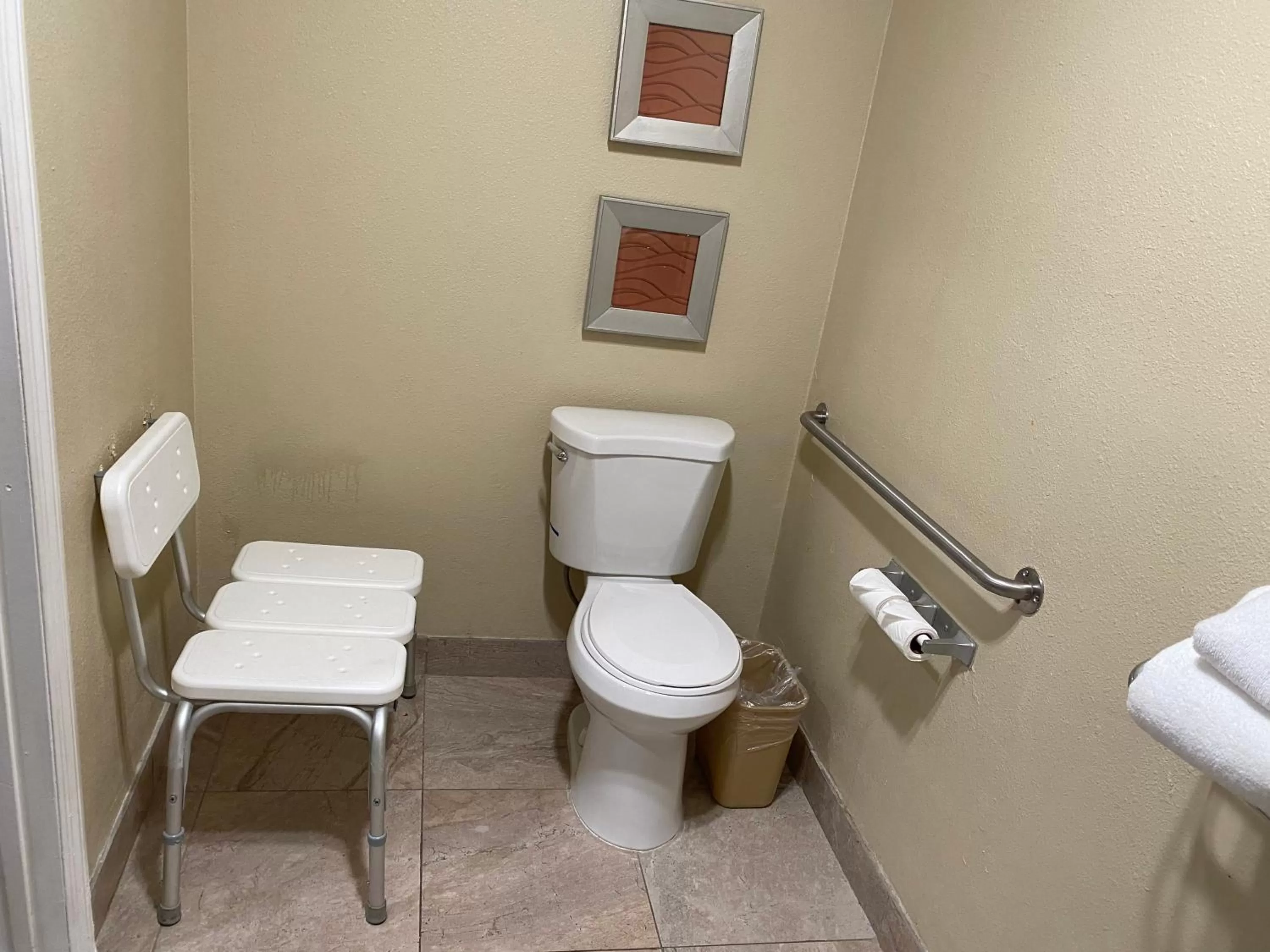 Bathroom in Quality Inn Downey