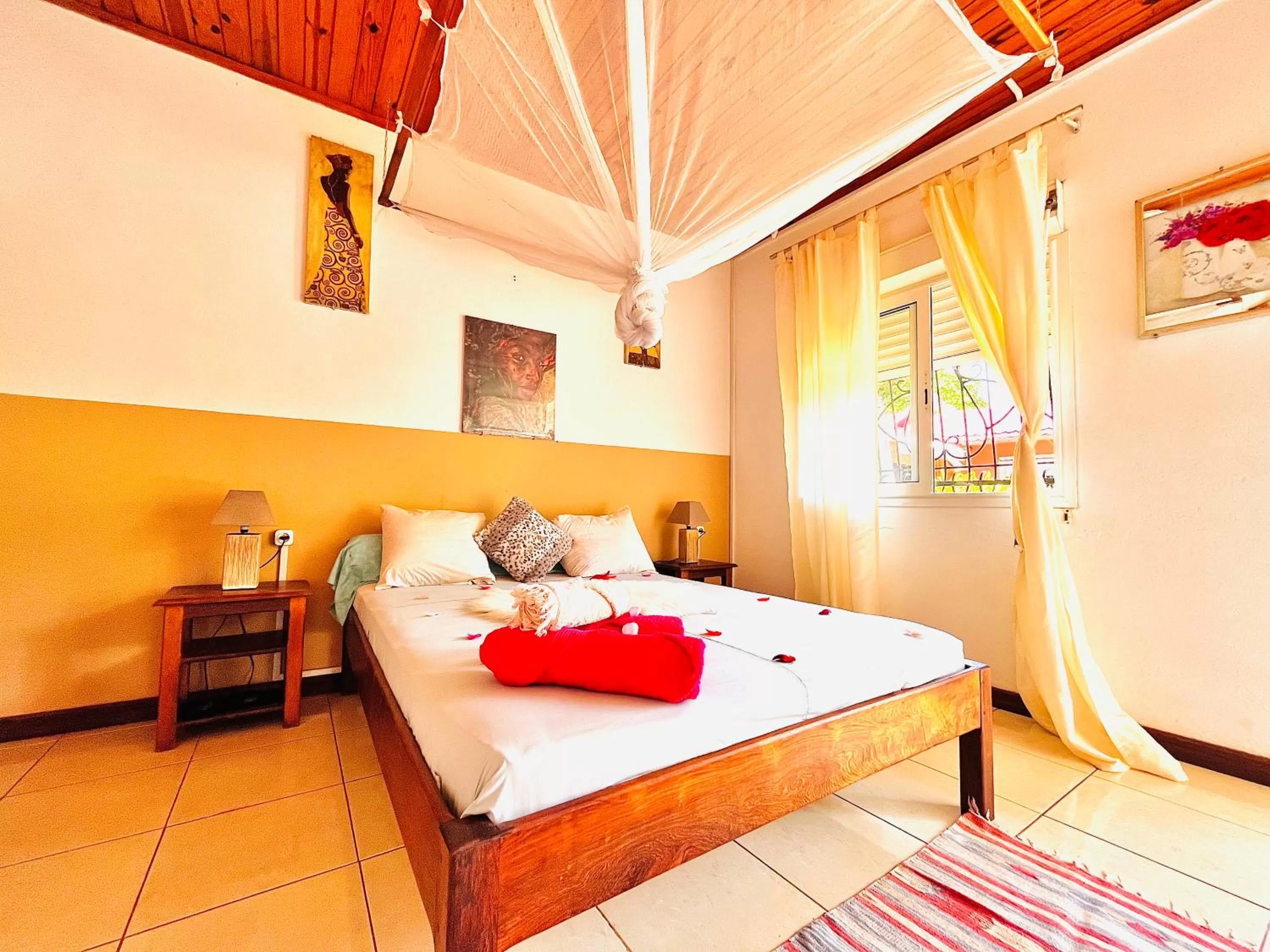 Bedroom, Bed in Régina Lodge Diégo Suarez Madagascar