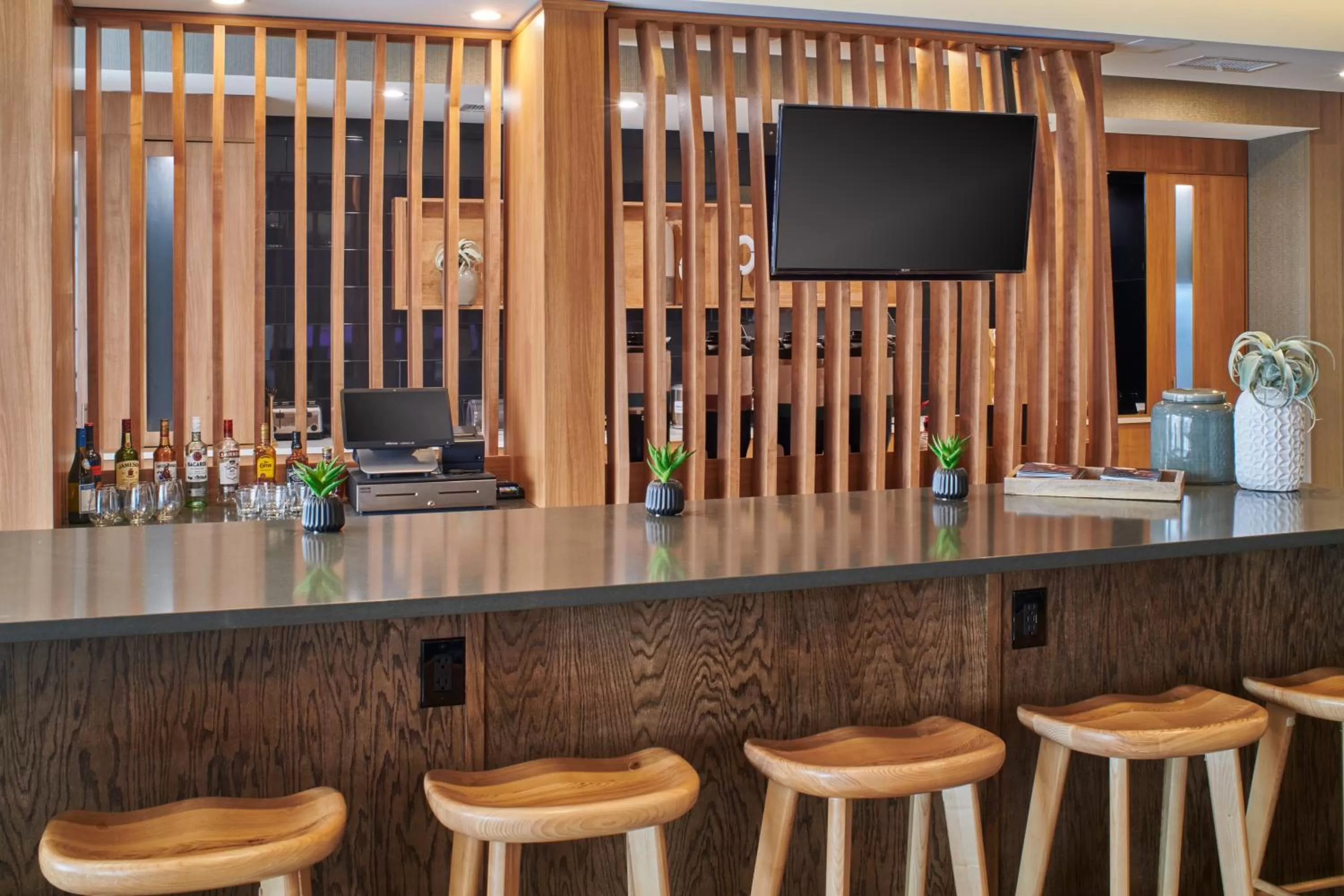 Food and drinks in SpringHill Suites by Marriott Detroit Dearborn