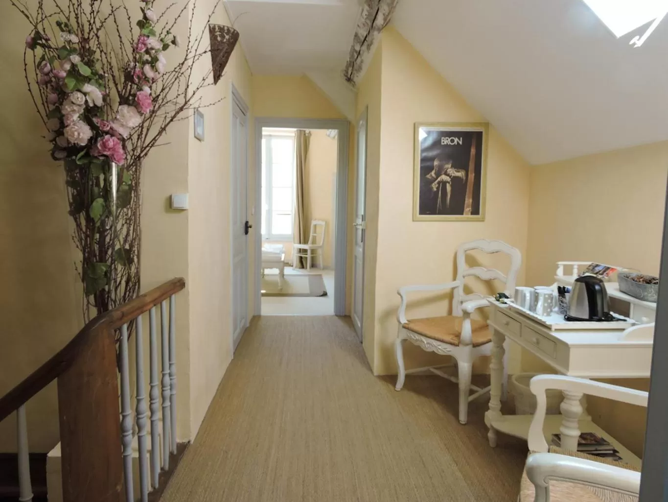 Photo of the whole room in Domaine Le Castelet