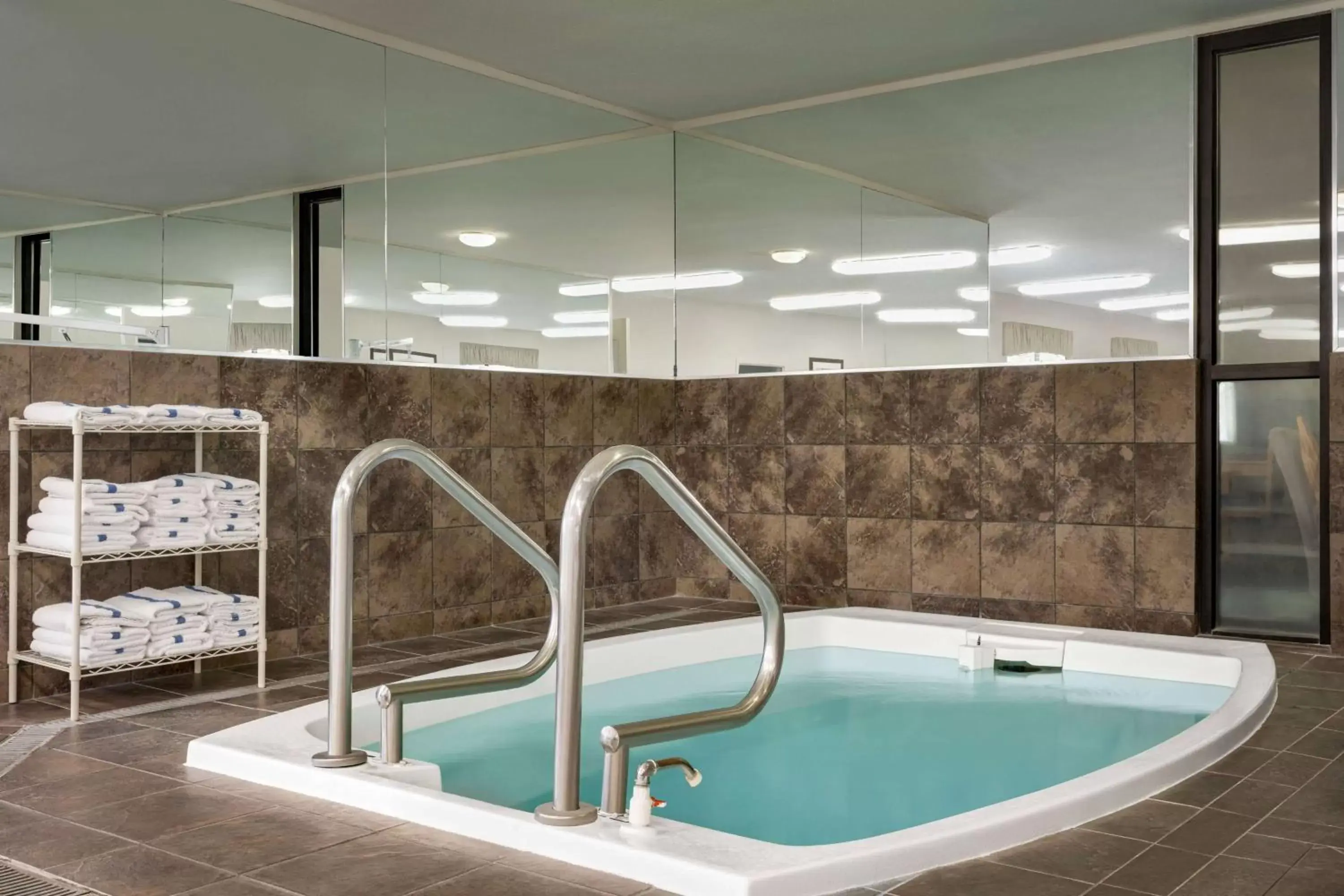 Hot Tub, Swimming Pool in Baymont by Wyndham Elko