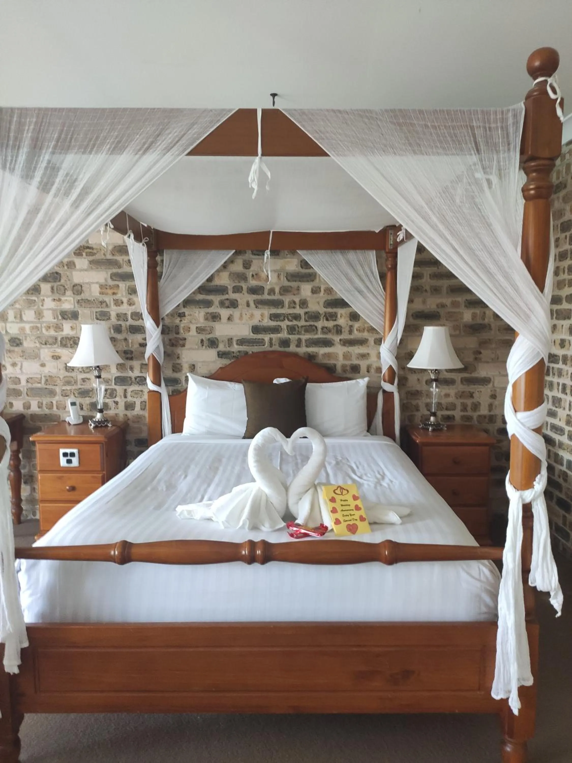 Bedroom, Bed in Sir Francis Drake