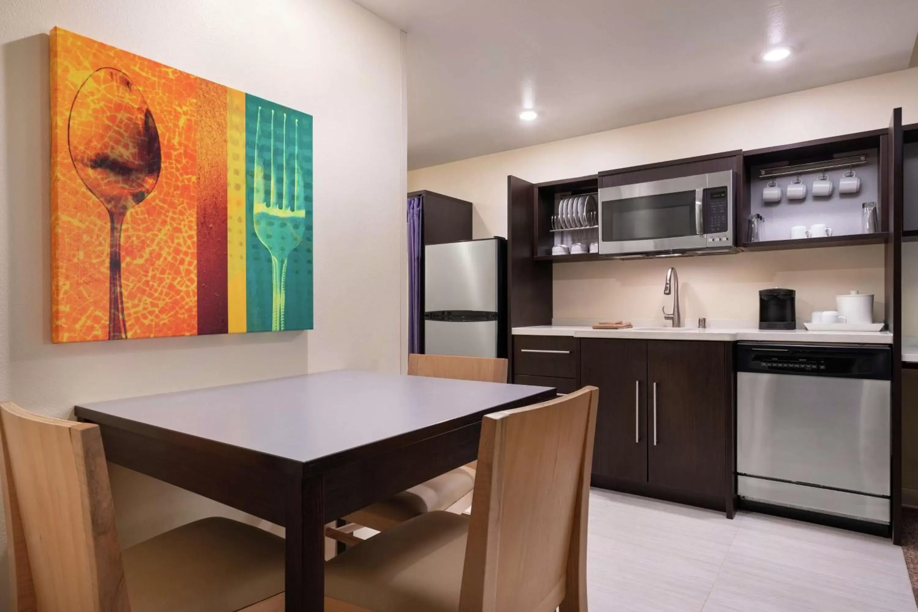 Kitchen or kitchenette, Kitchen/Kitchenette in Home2 Suites by Hilton Anchorage/Midtown