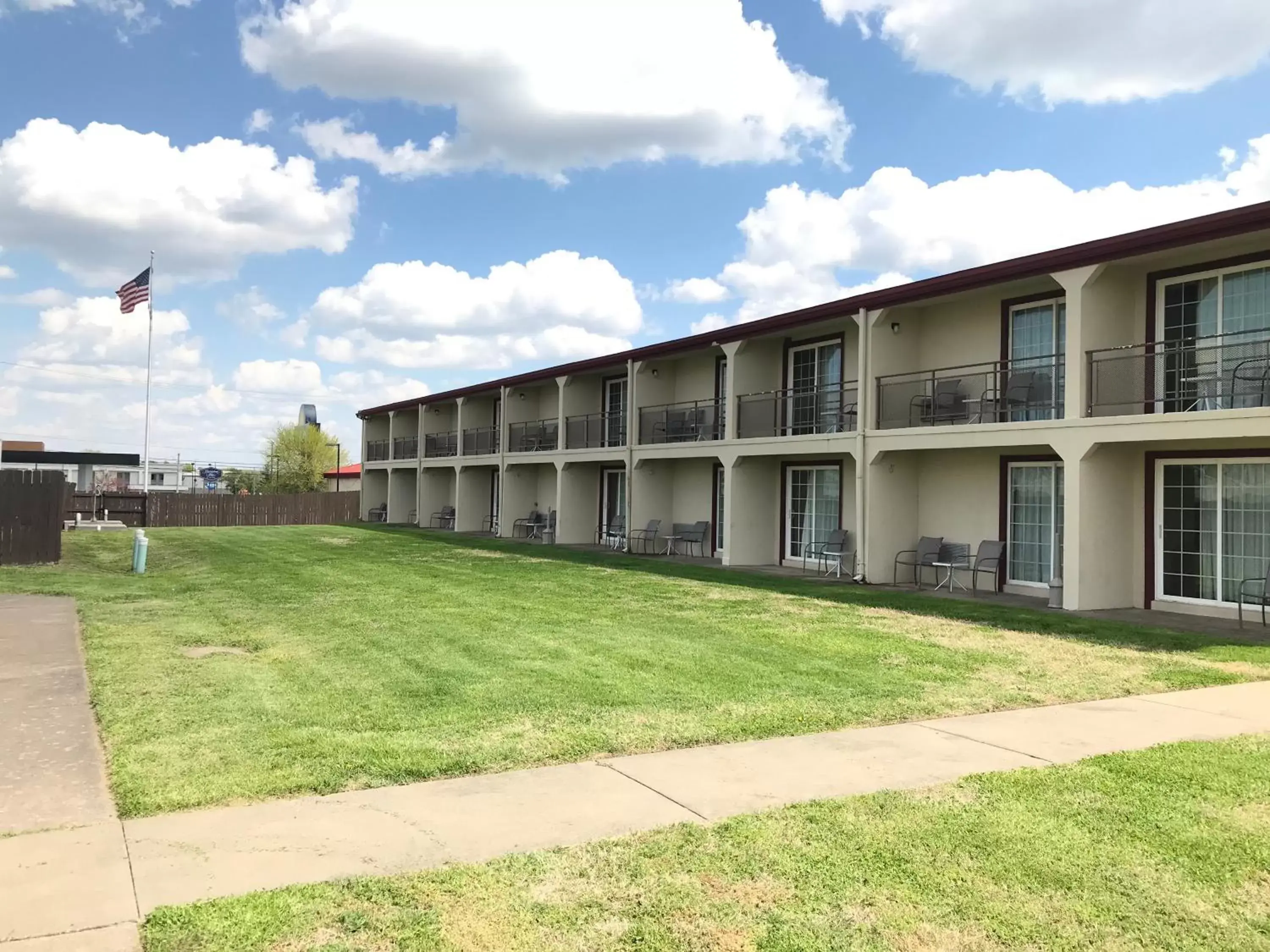 Property Building in Days Inn by Wyndham Joplin