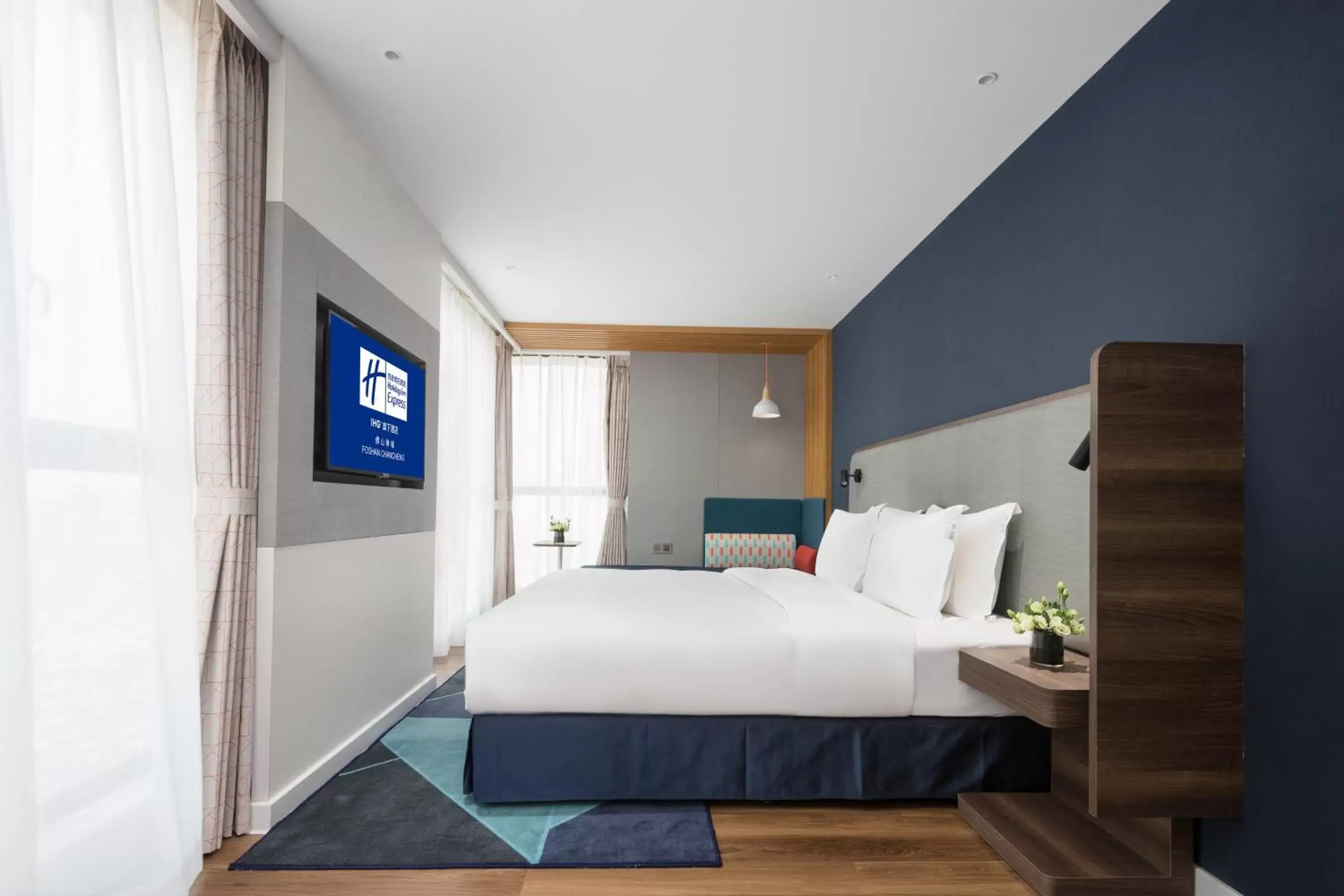 Bed in Holiday Inn Express Foshan Chancheng, an IHG Hotel