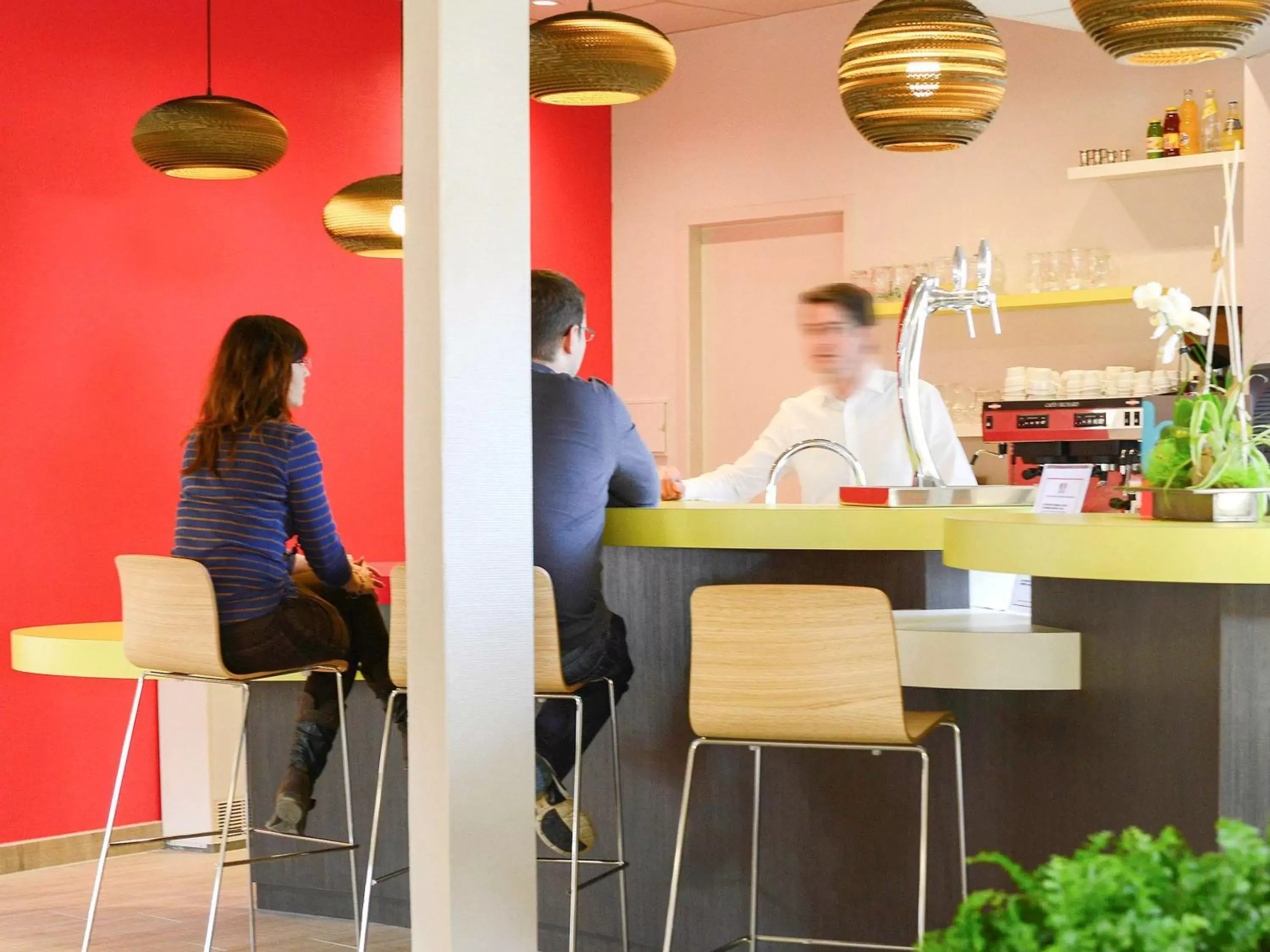 Lounge or bar in ibis styles Dax Centre Lounge or bar in ibis styles Dax Centre