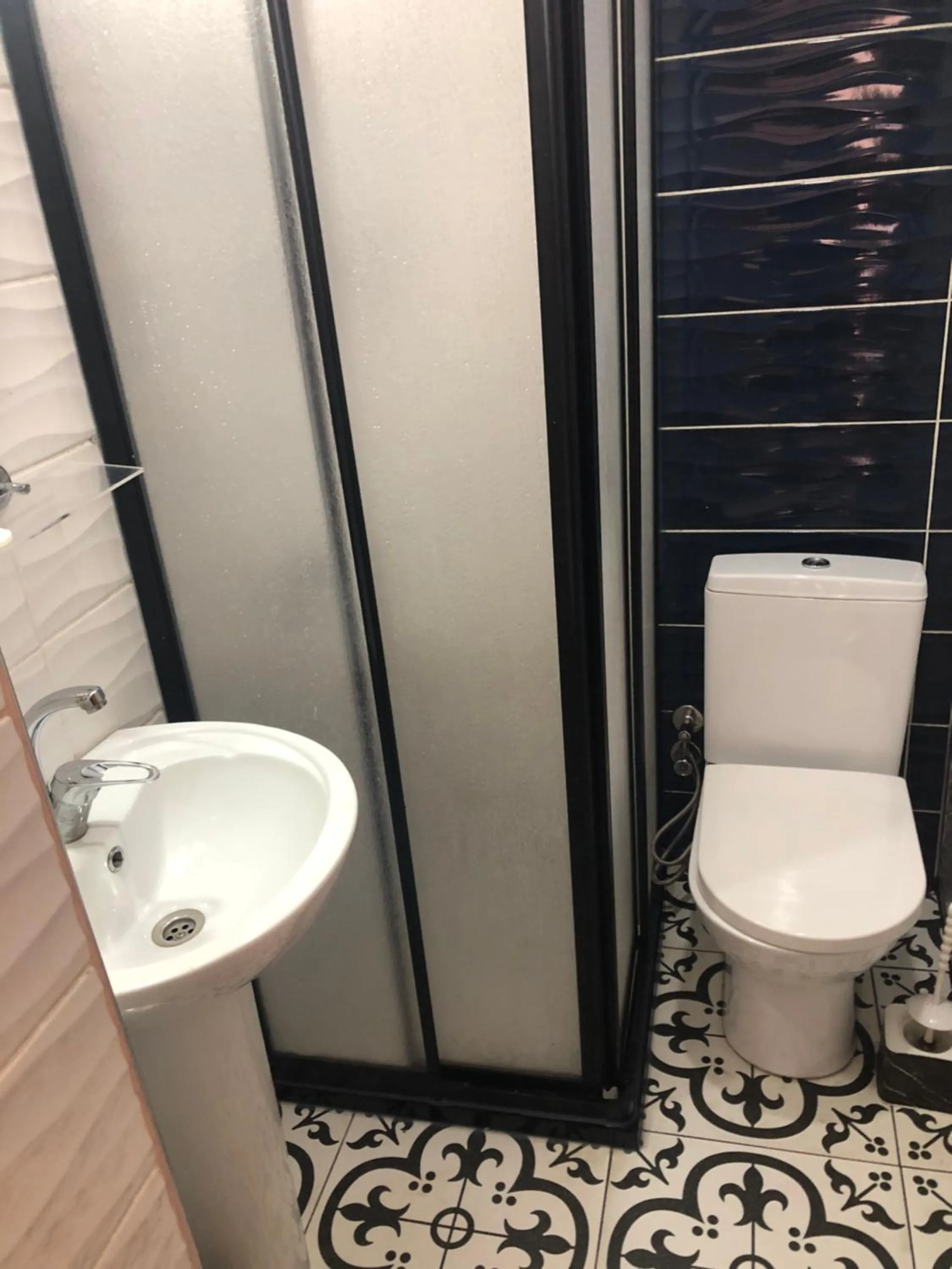 Shower in Reydel Hotel