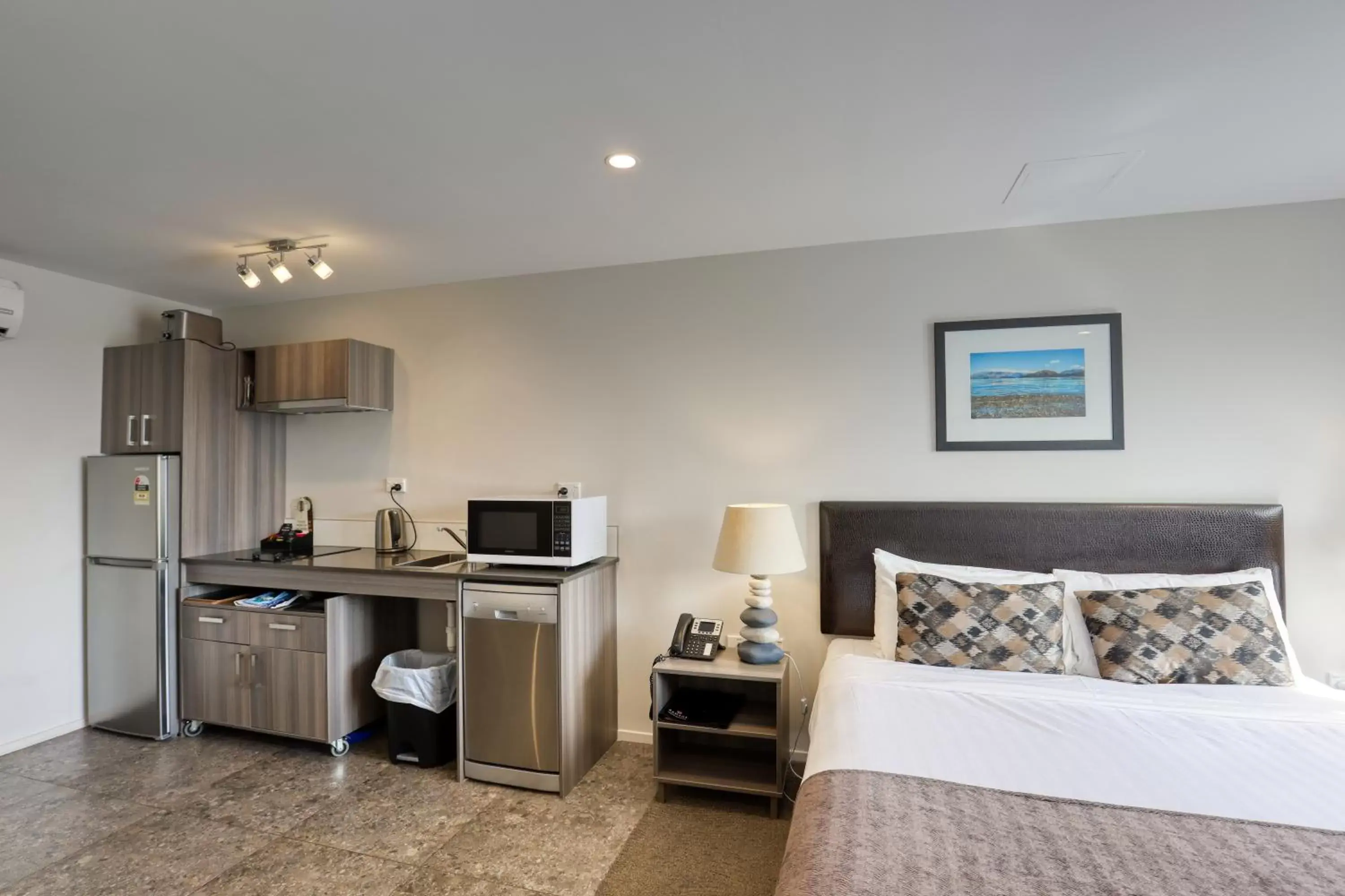 Photo of the whole room in Ramada Suites by Wyndham Queenstown Remarkables Park