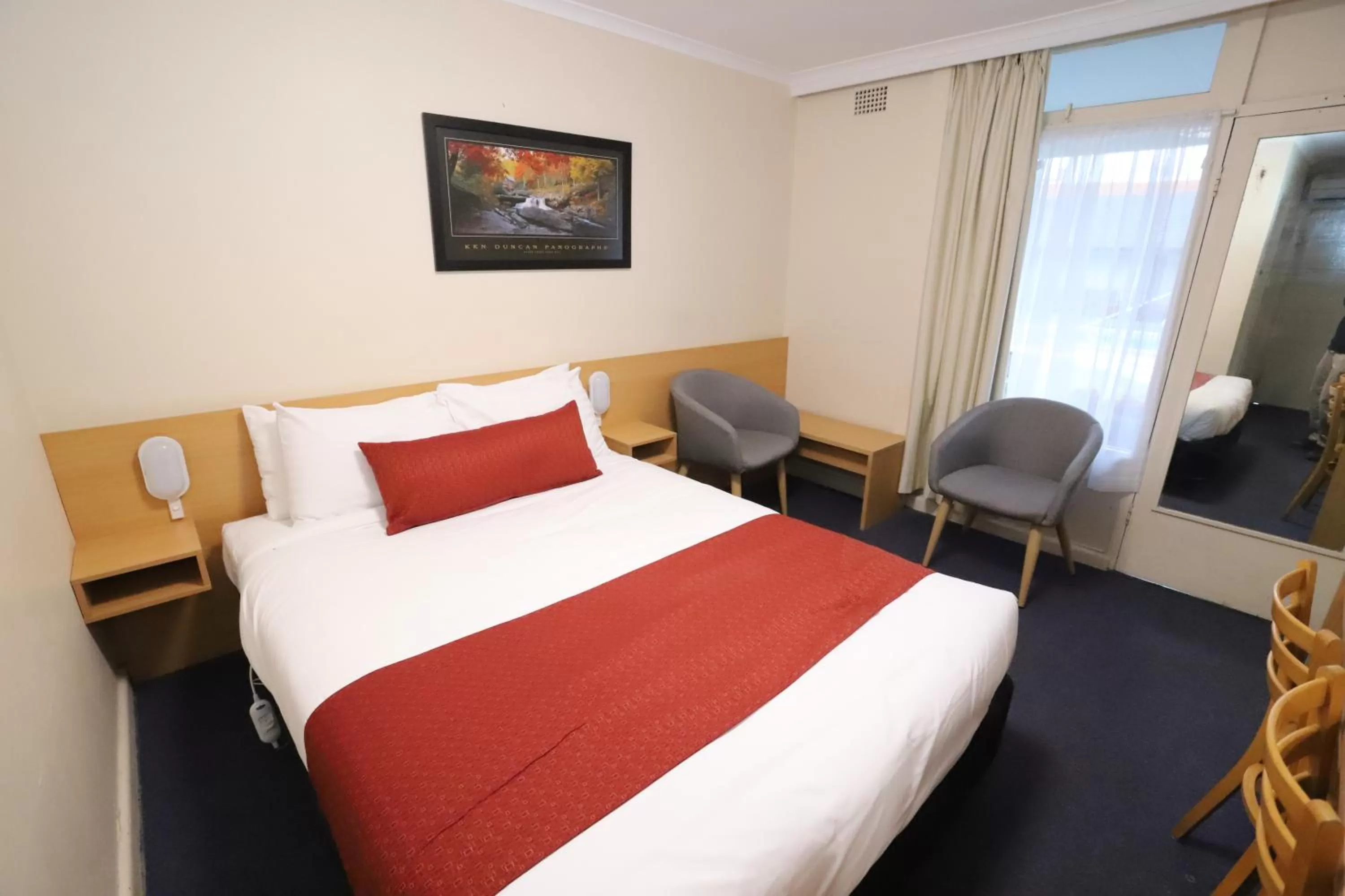 Property building, Bed in Townhouse Motel Cowra