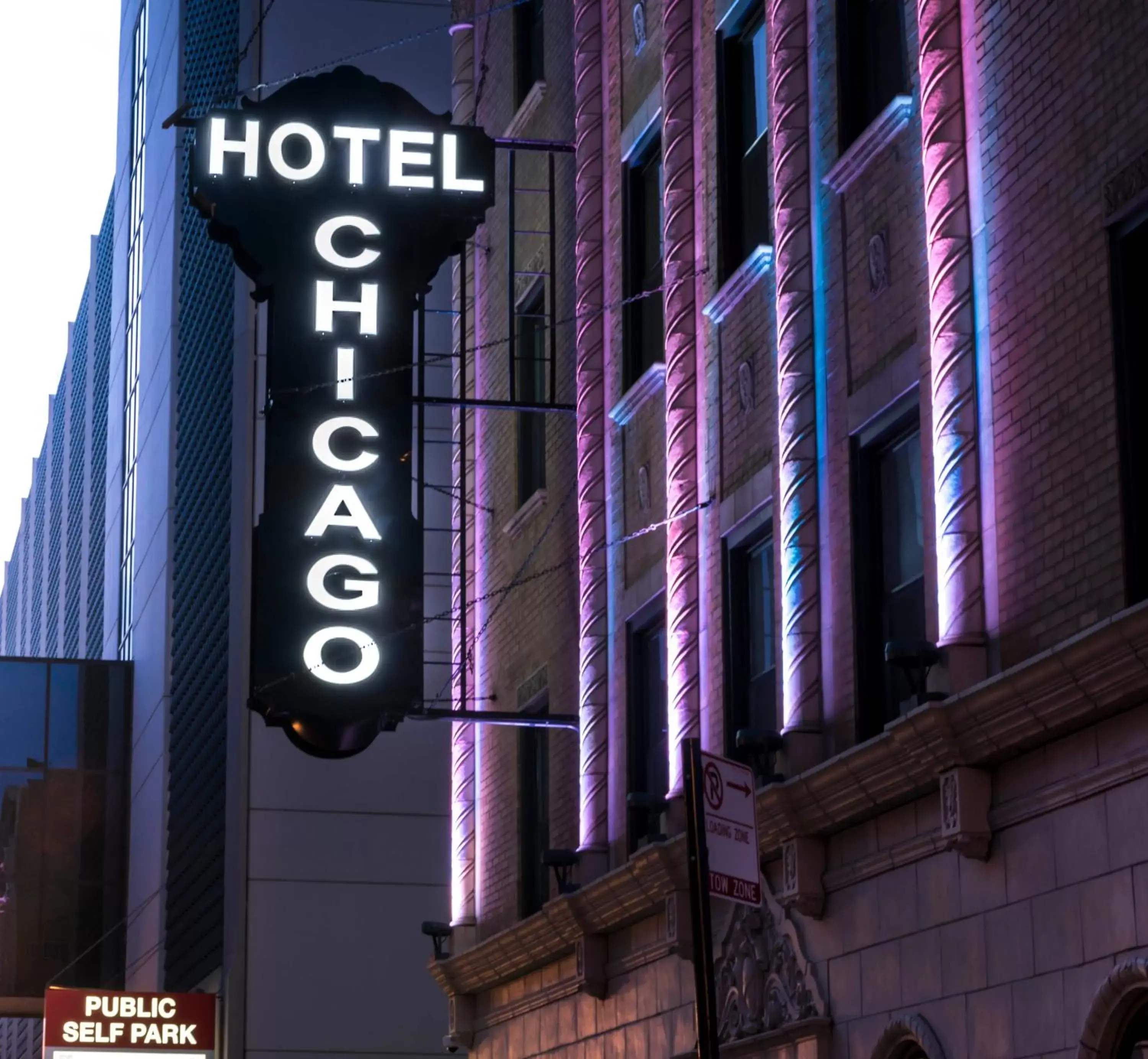 Property Building in Hotel Chicago West Loop