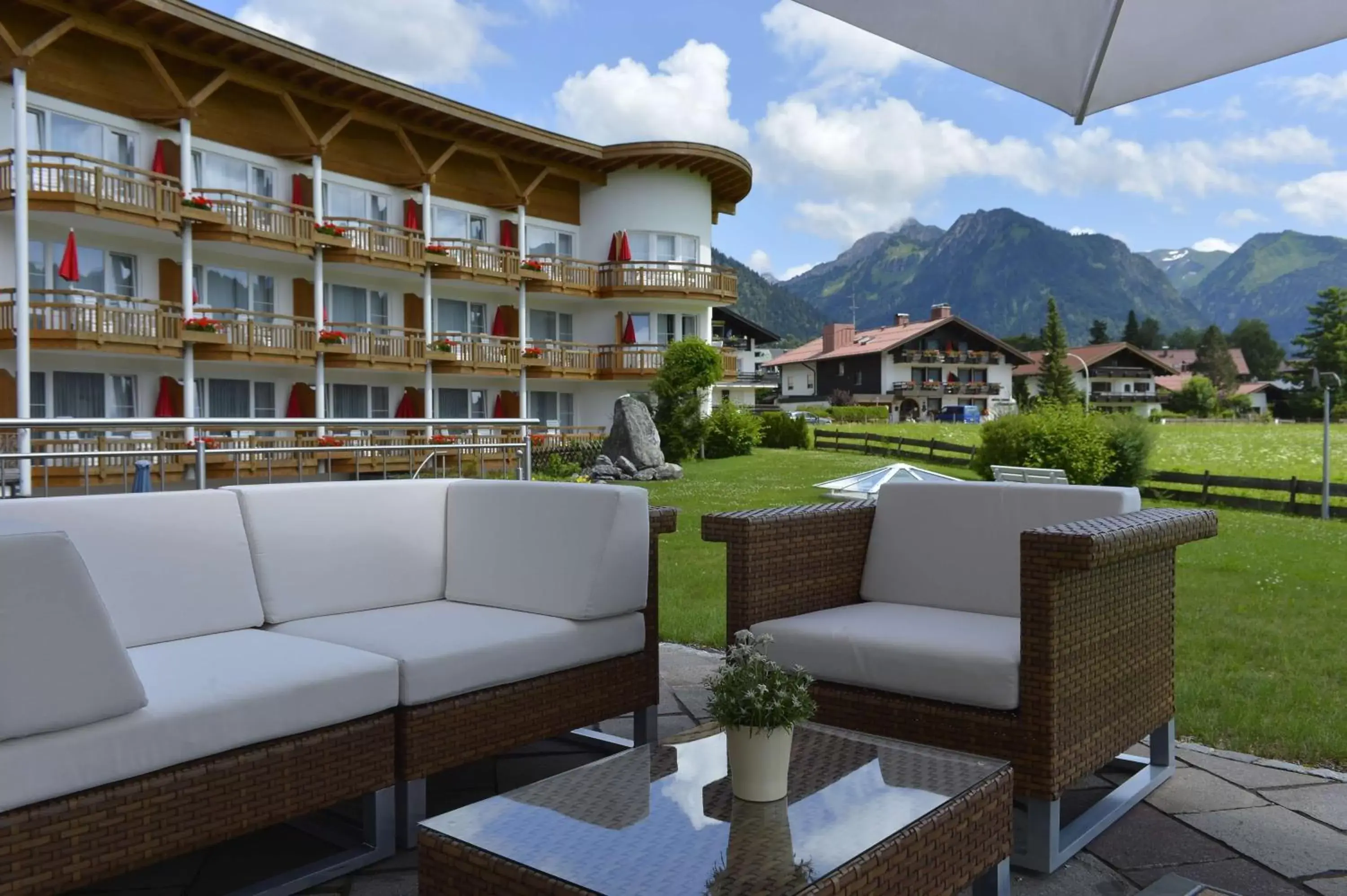 Lounge or bar in Best Western Plus Hotel Alpenhof