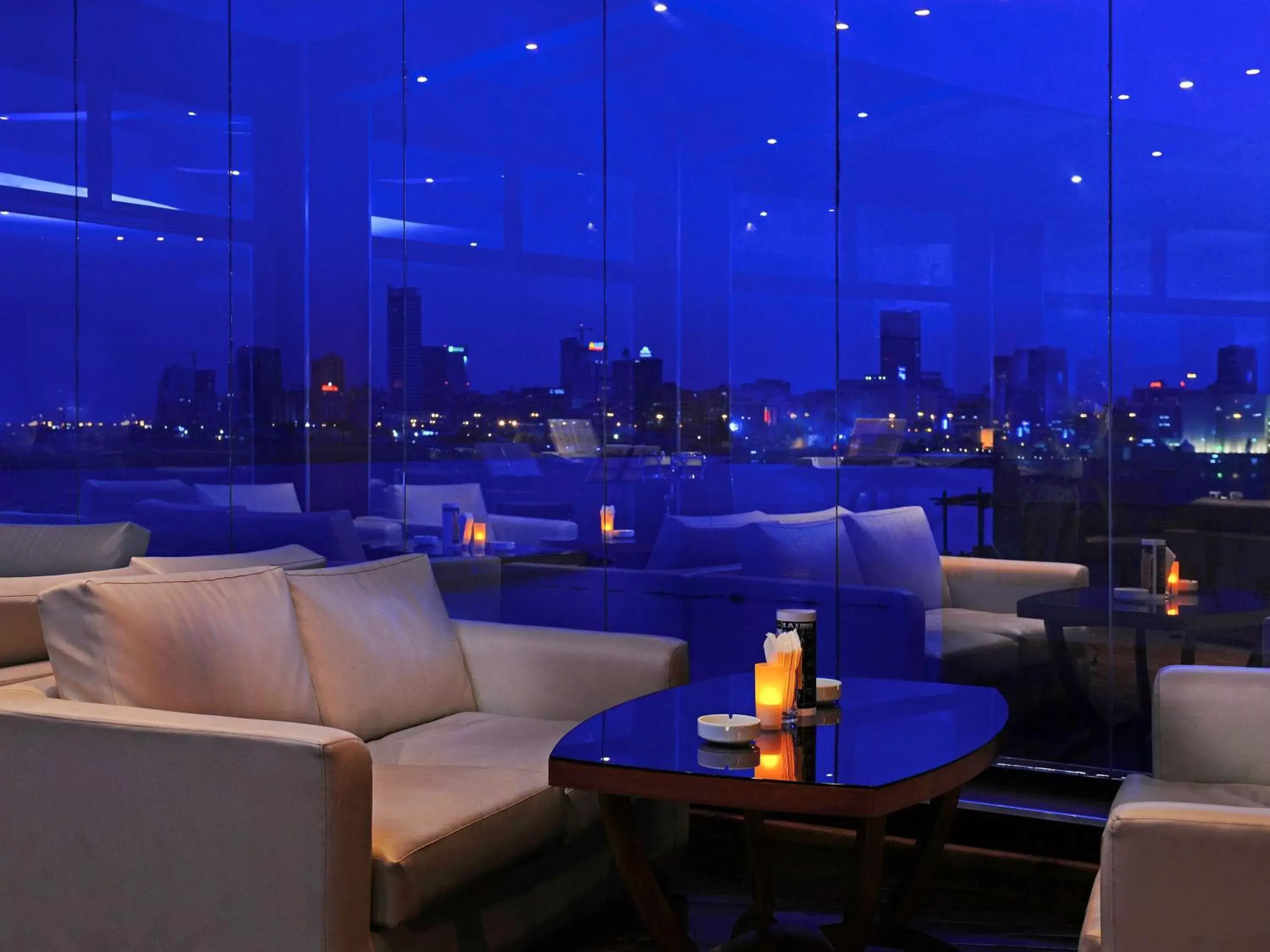 Lounge or bar in Novotel Bahrain Al Dana Resort