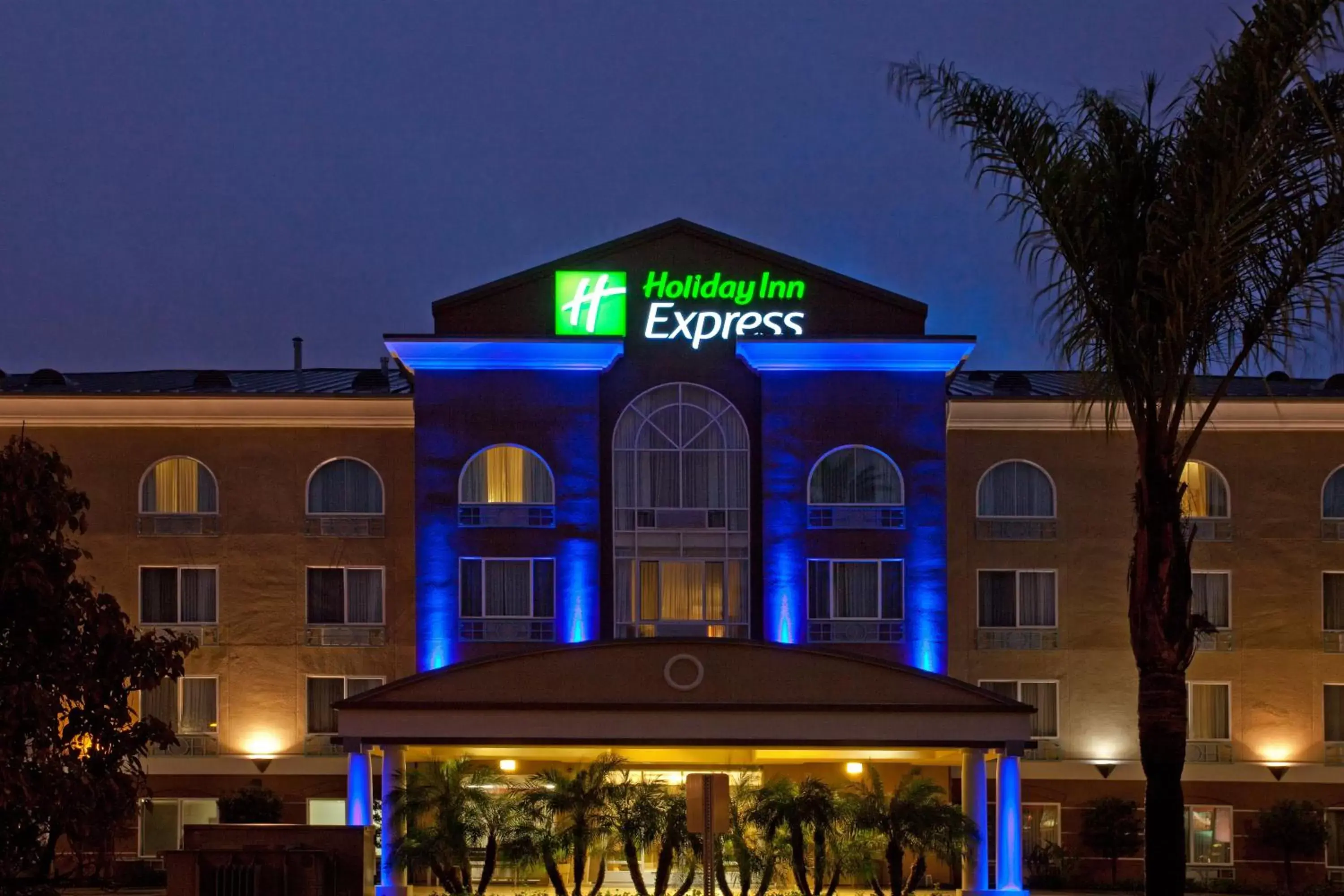 Property Building in Holiday Inn Express San Diego - Sorrento Valley, an IHG Hotel