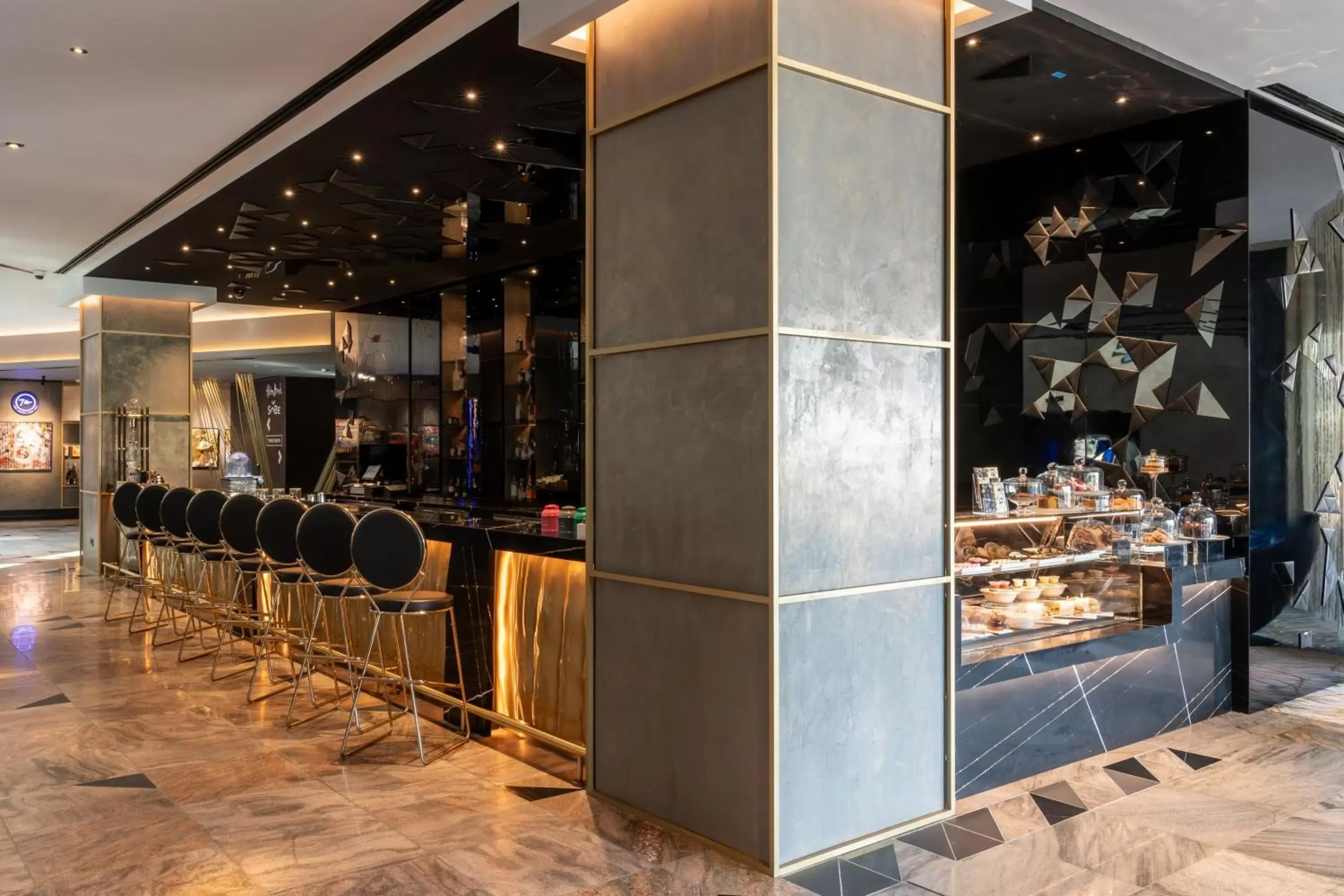 Lounge or bar in W Dubai - The Palm