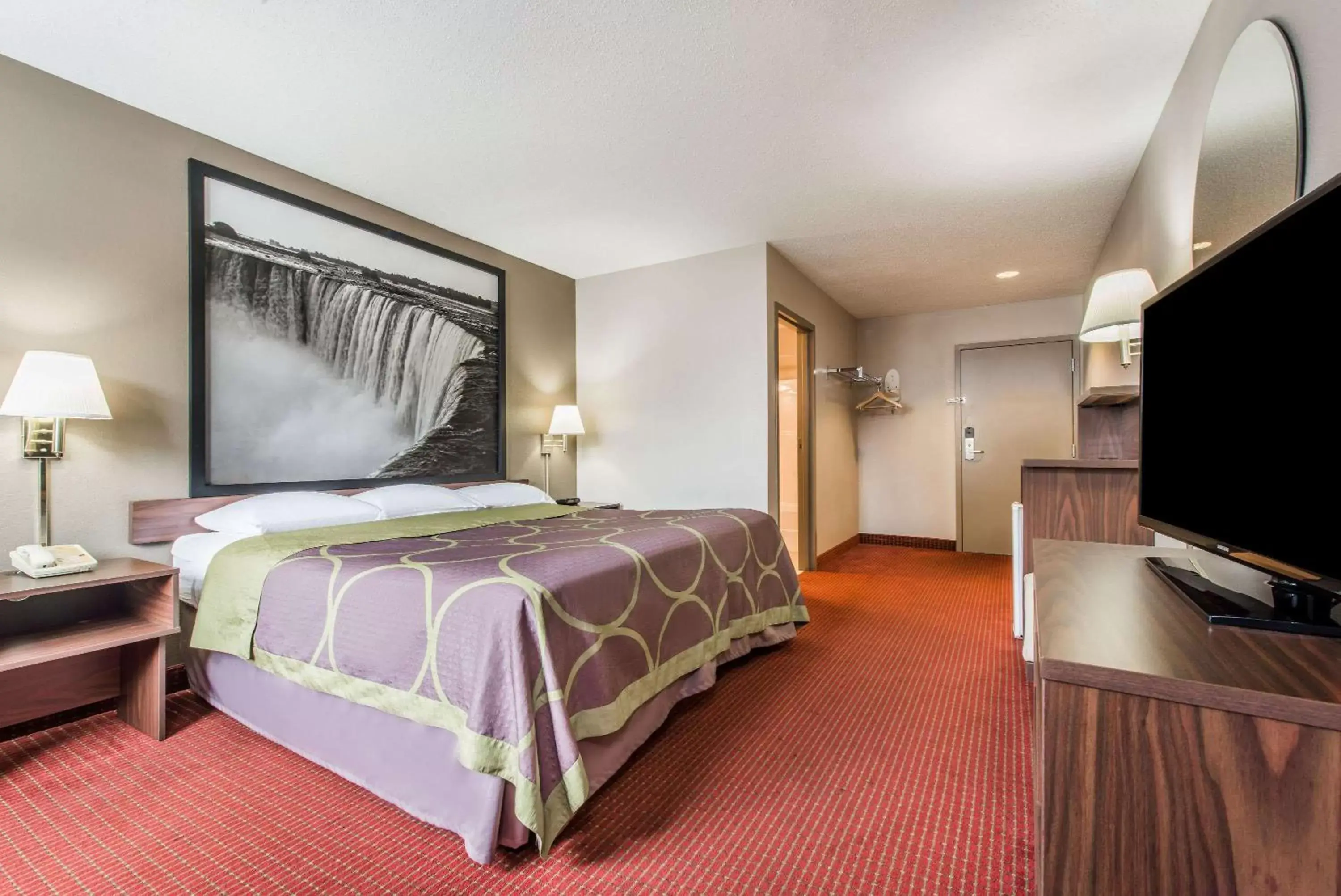 Photo of the whole room, Bed in Super 8 by Wyndham Niagara Falls