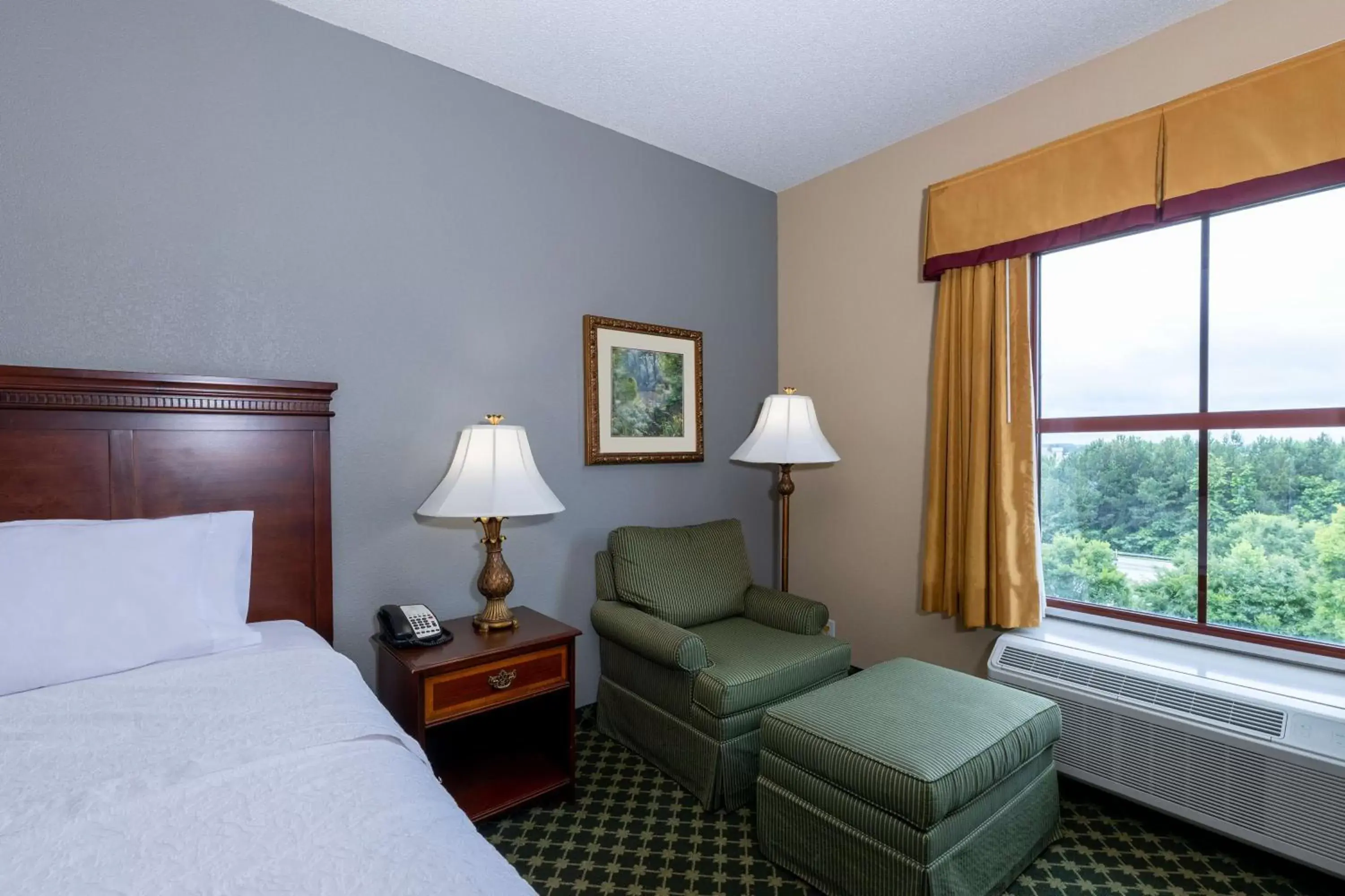 Bedroom, Bed in Hampton Inn Lawrenceville Duluth