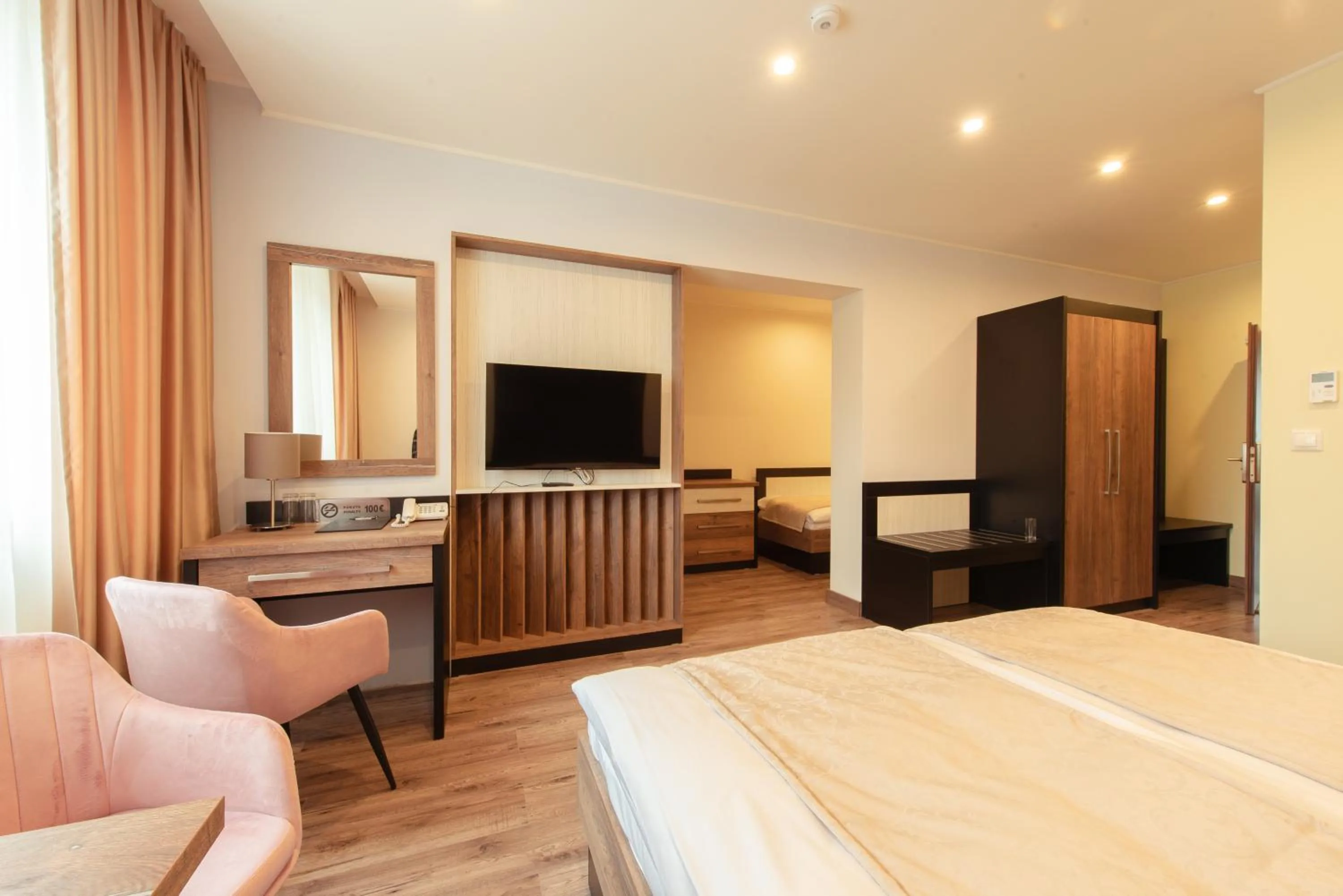 Property building, Bed in Hotel Viktor