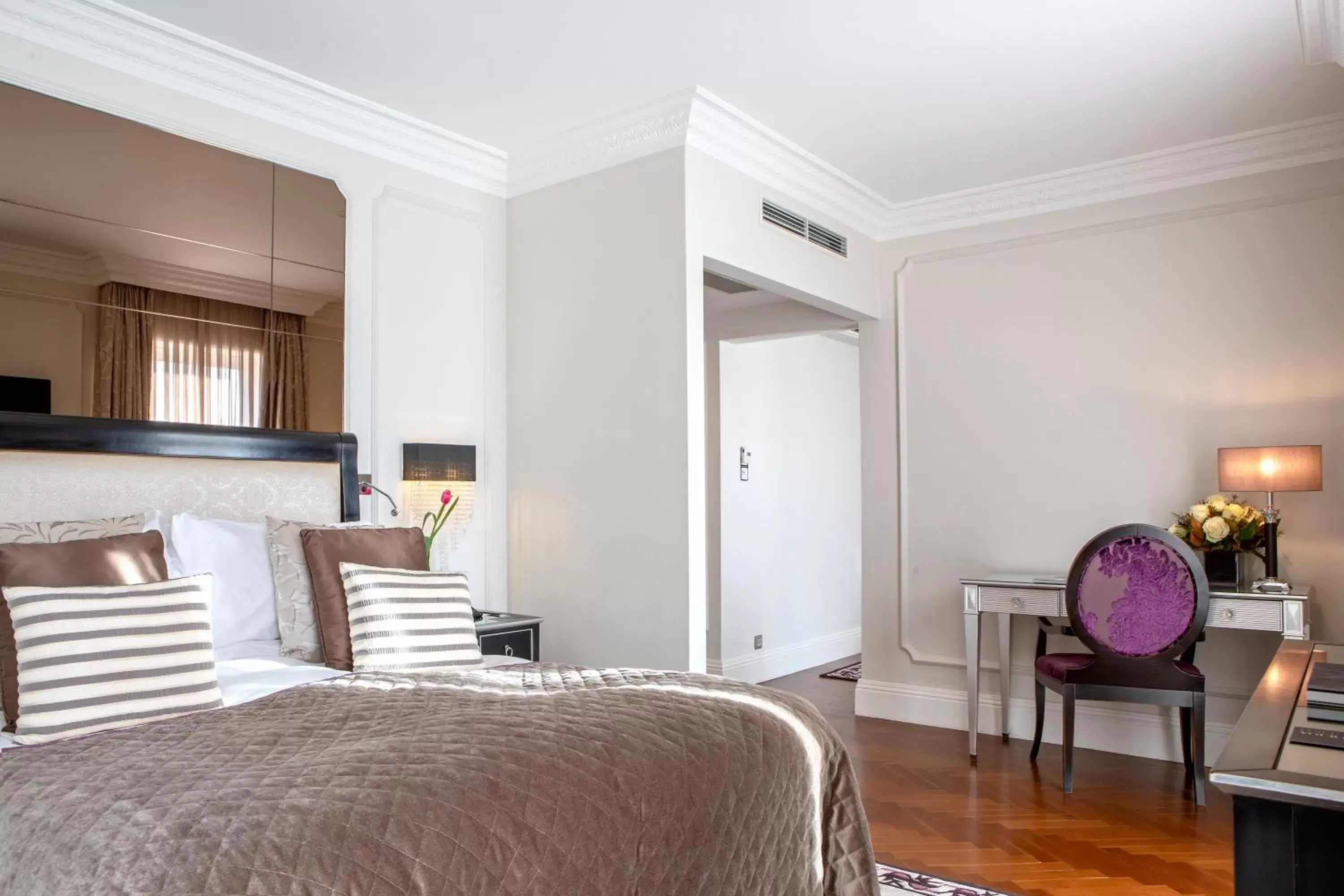 Photo of the whole room, Bed in InterContinental Porto - Palacio das Cardosas, an IHG Hotel