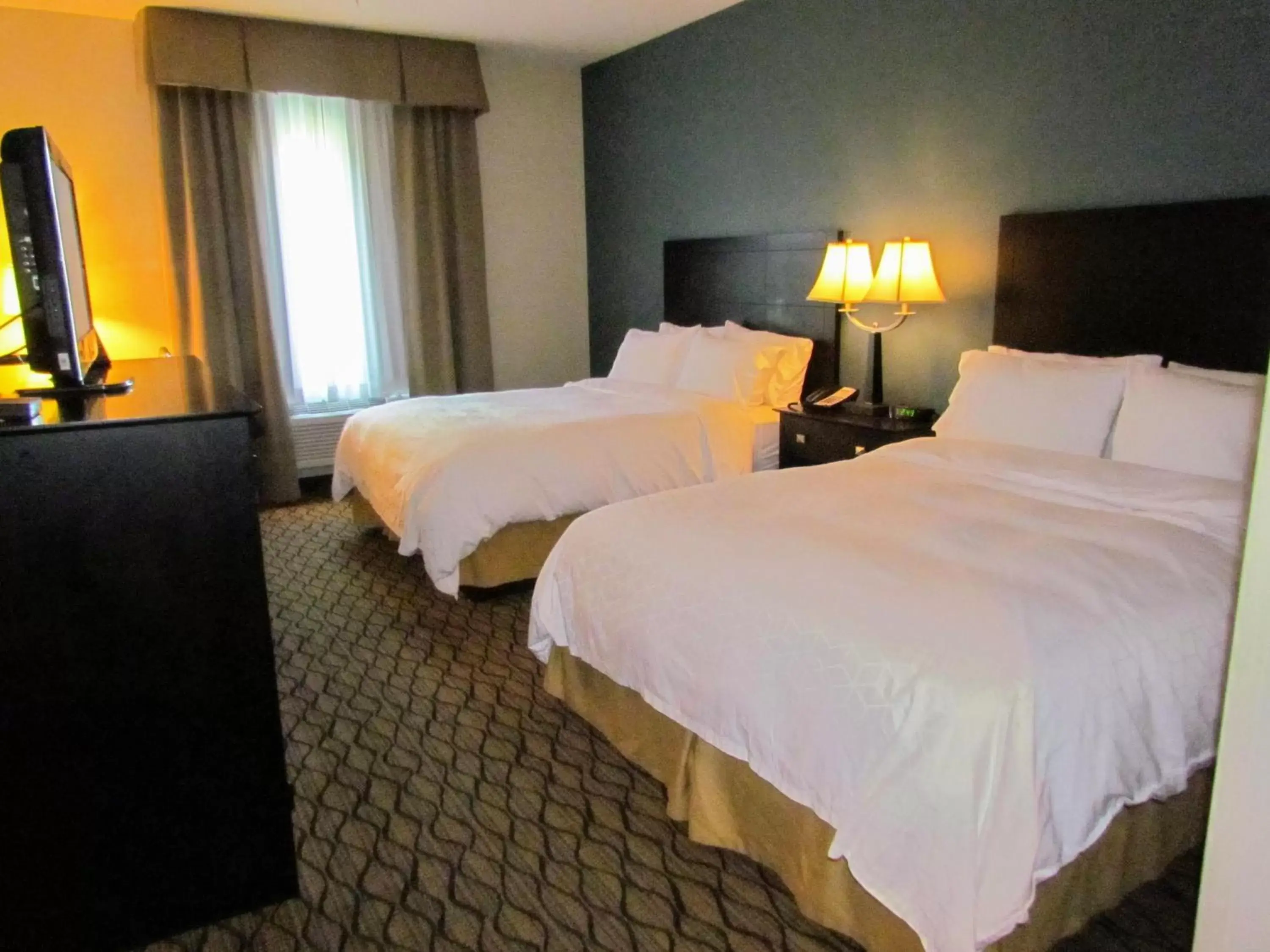 Photo of the whole room, Bed in Holiday Inn Express Hotel & Suites Cadillac, an IHG Hotel