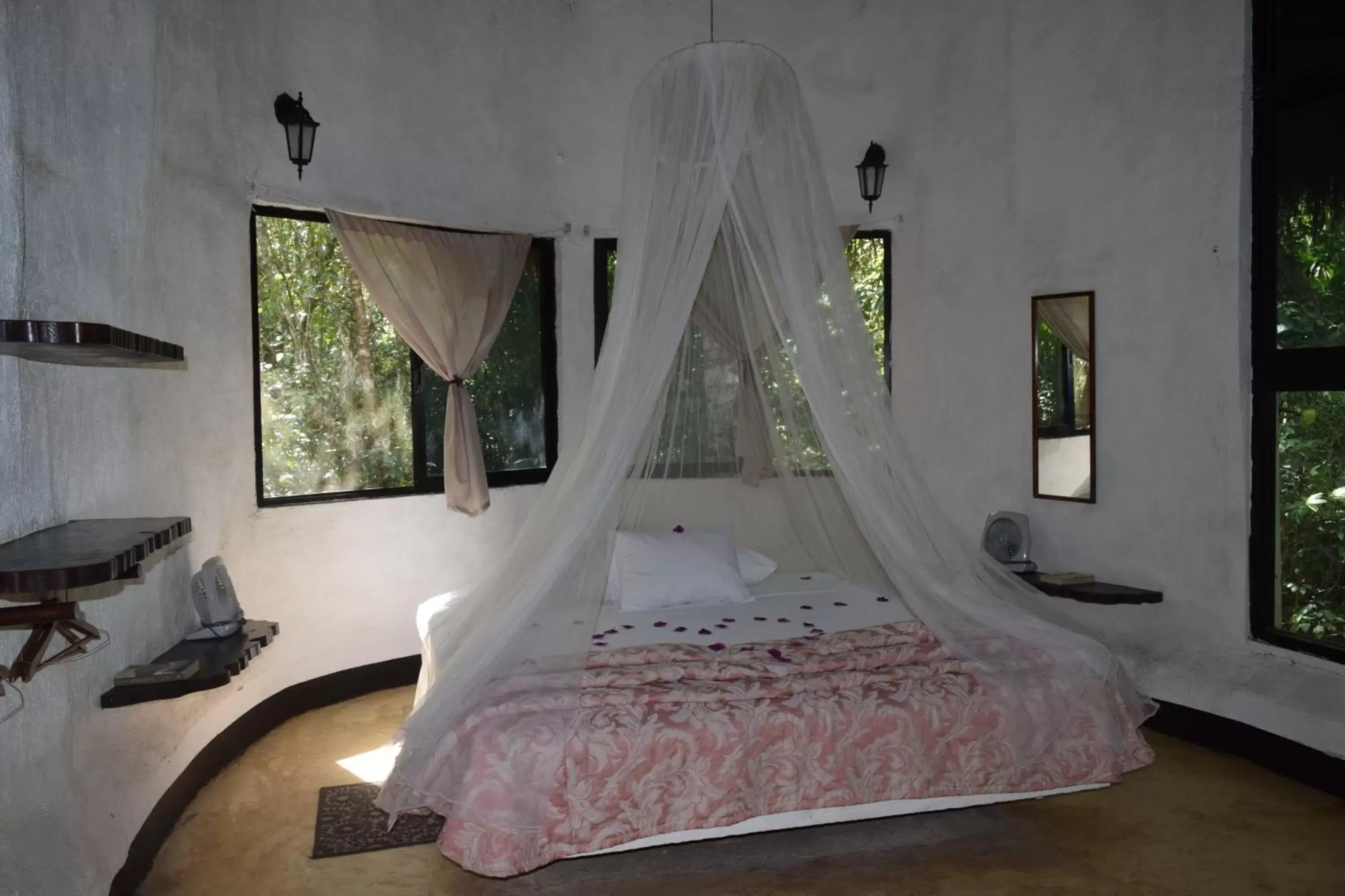 Bed in Jolie Jungle Eco Hotel