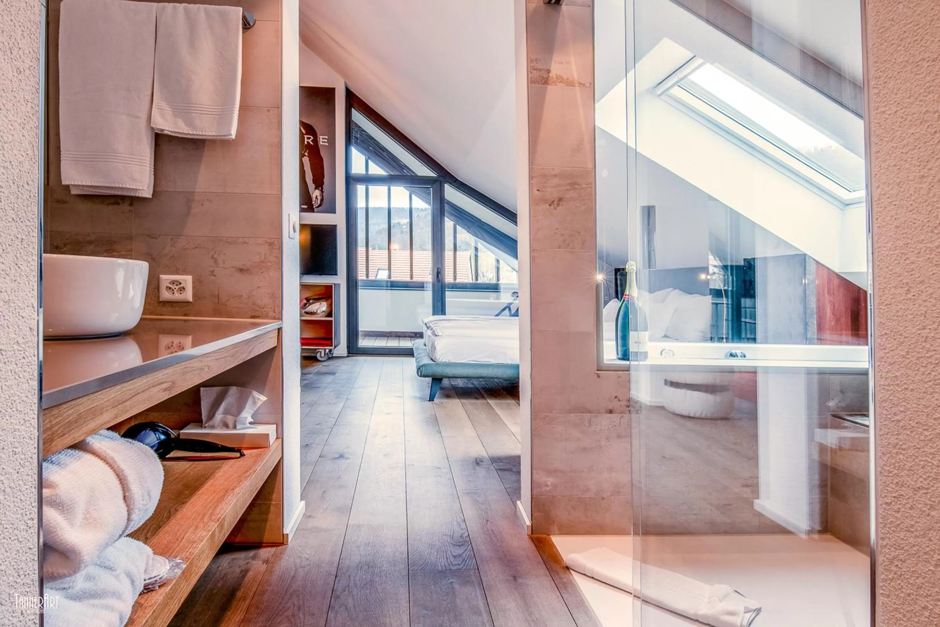 Photo of the whole room, Bed in Hirschen Erlinsbach Swiss Quality