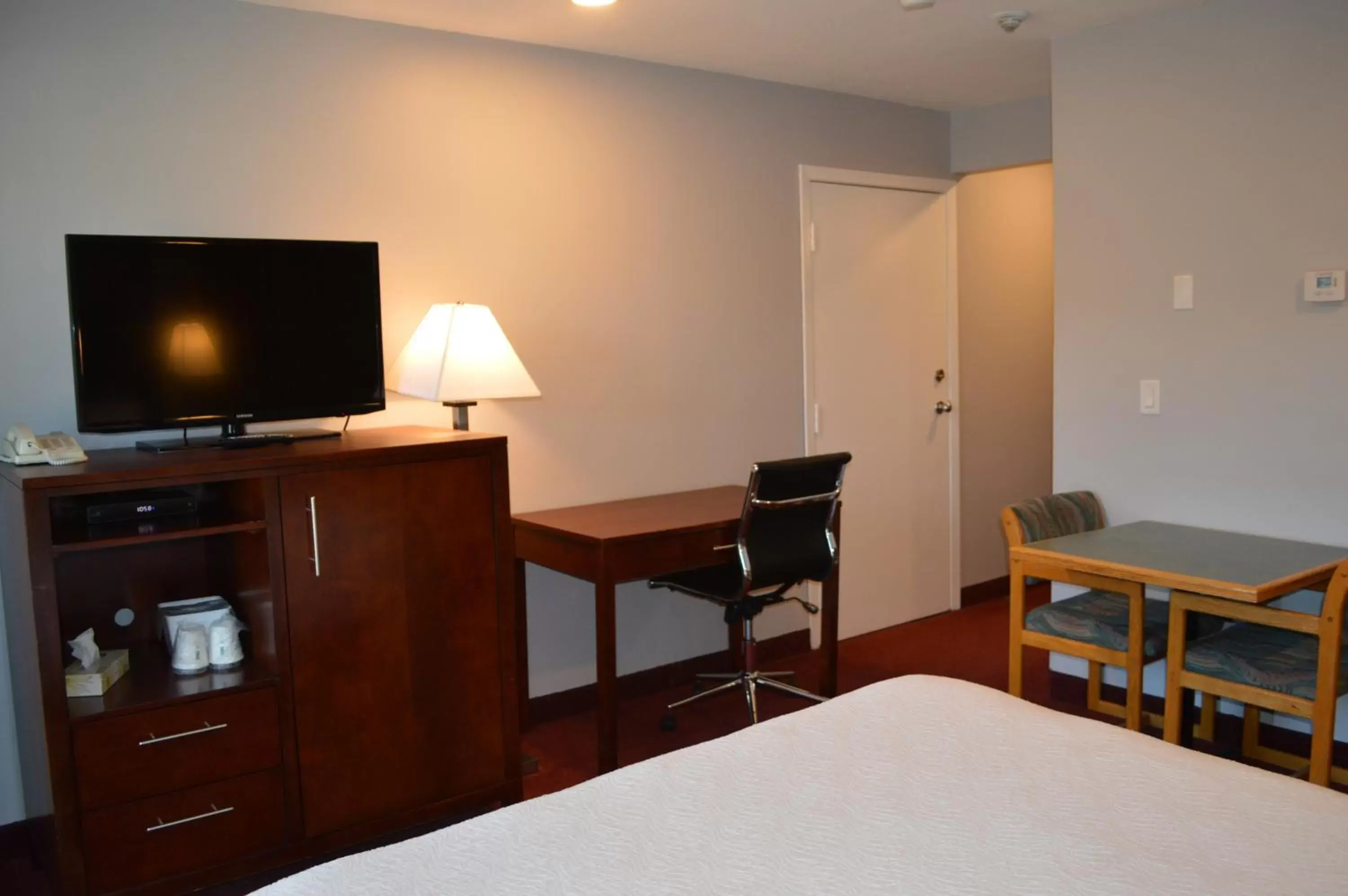 TV and multimedia, TV/Entertainment Center in Quality Inn & Suites