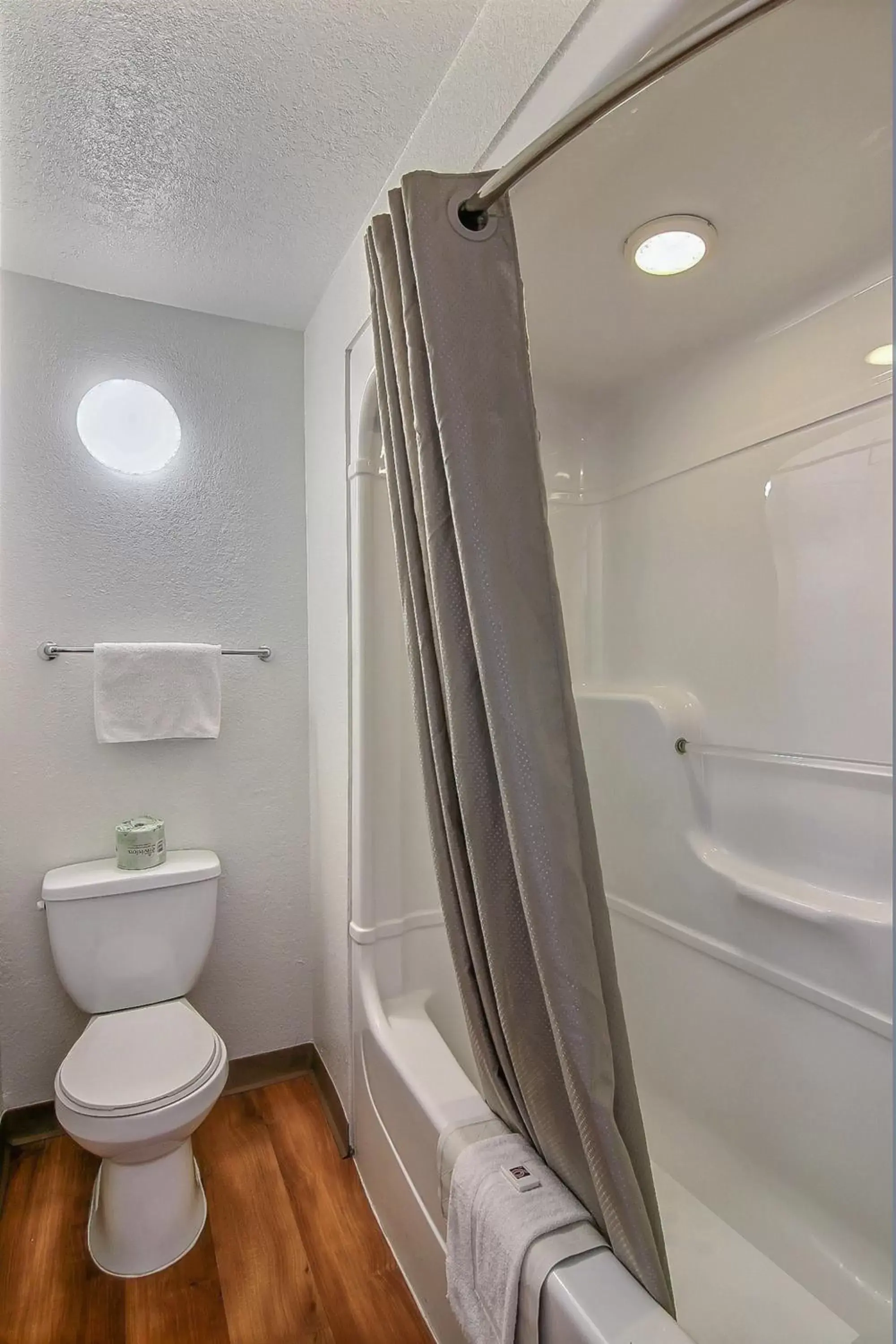 Day, Bathroom in Motel 6-Buellton, CA - Solvang Area