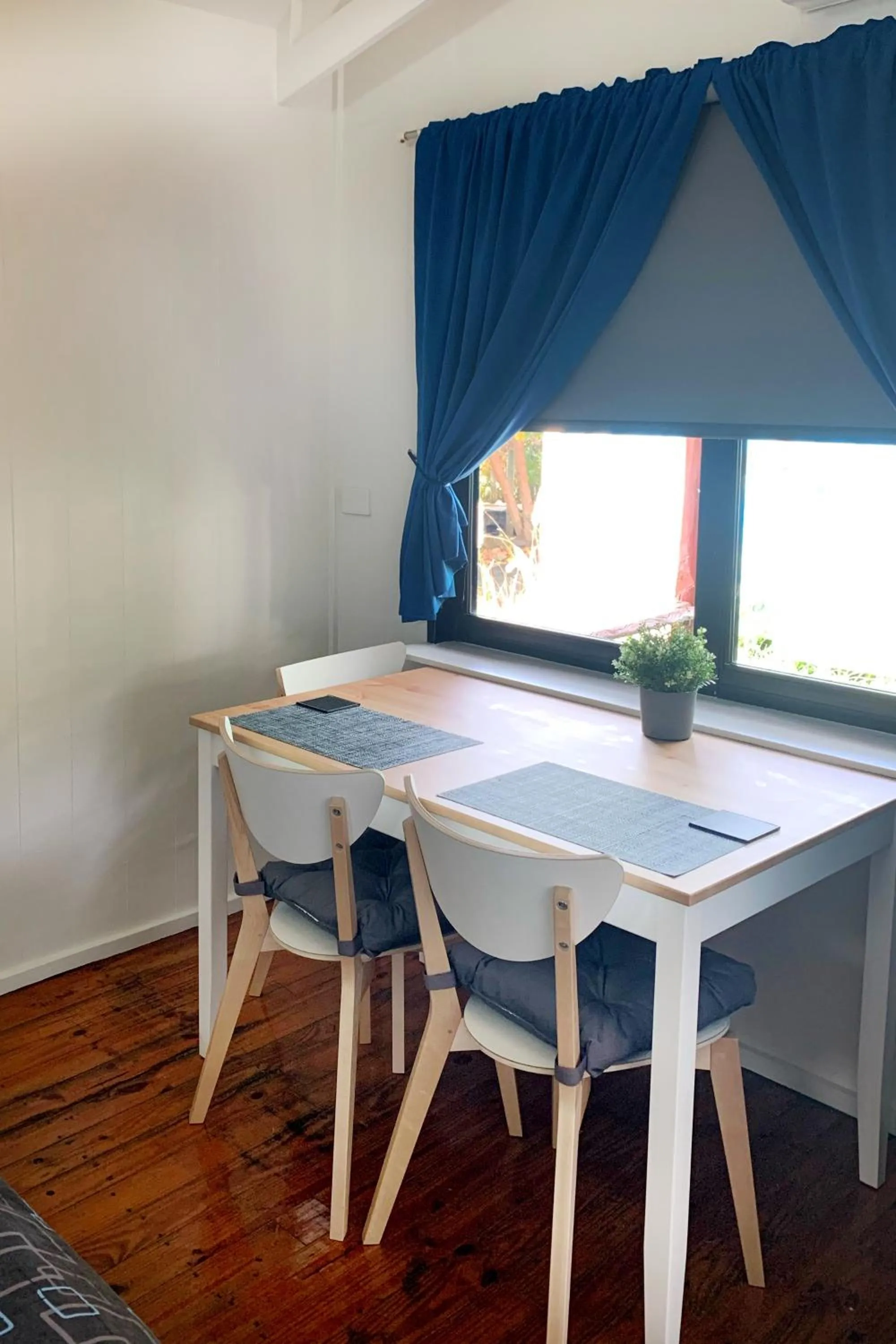 Dining area in Airlie Beach Magnums - Adults Only