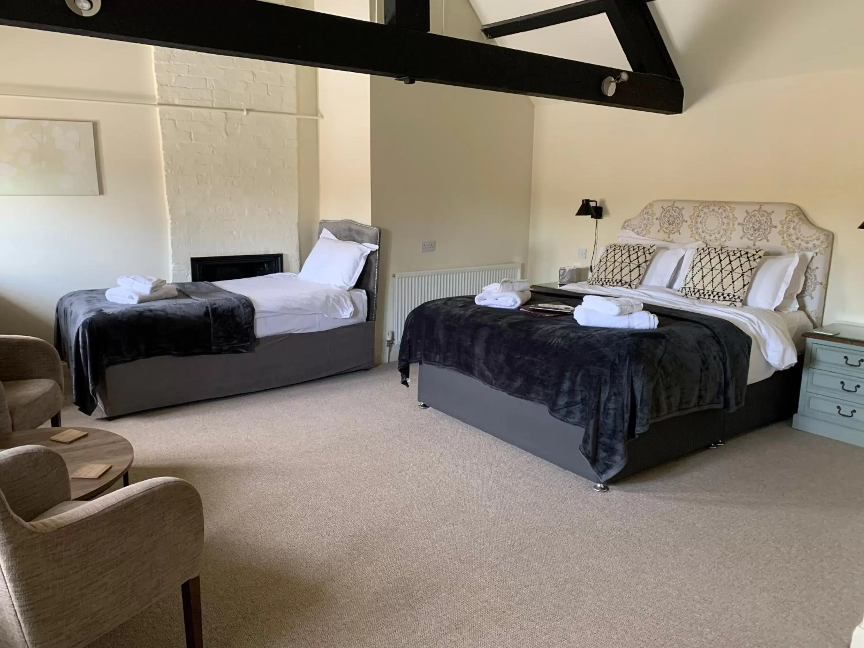 Standard Triple Room in The Bell Inn Standard Triple Room in The Bell Inn