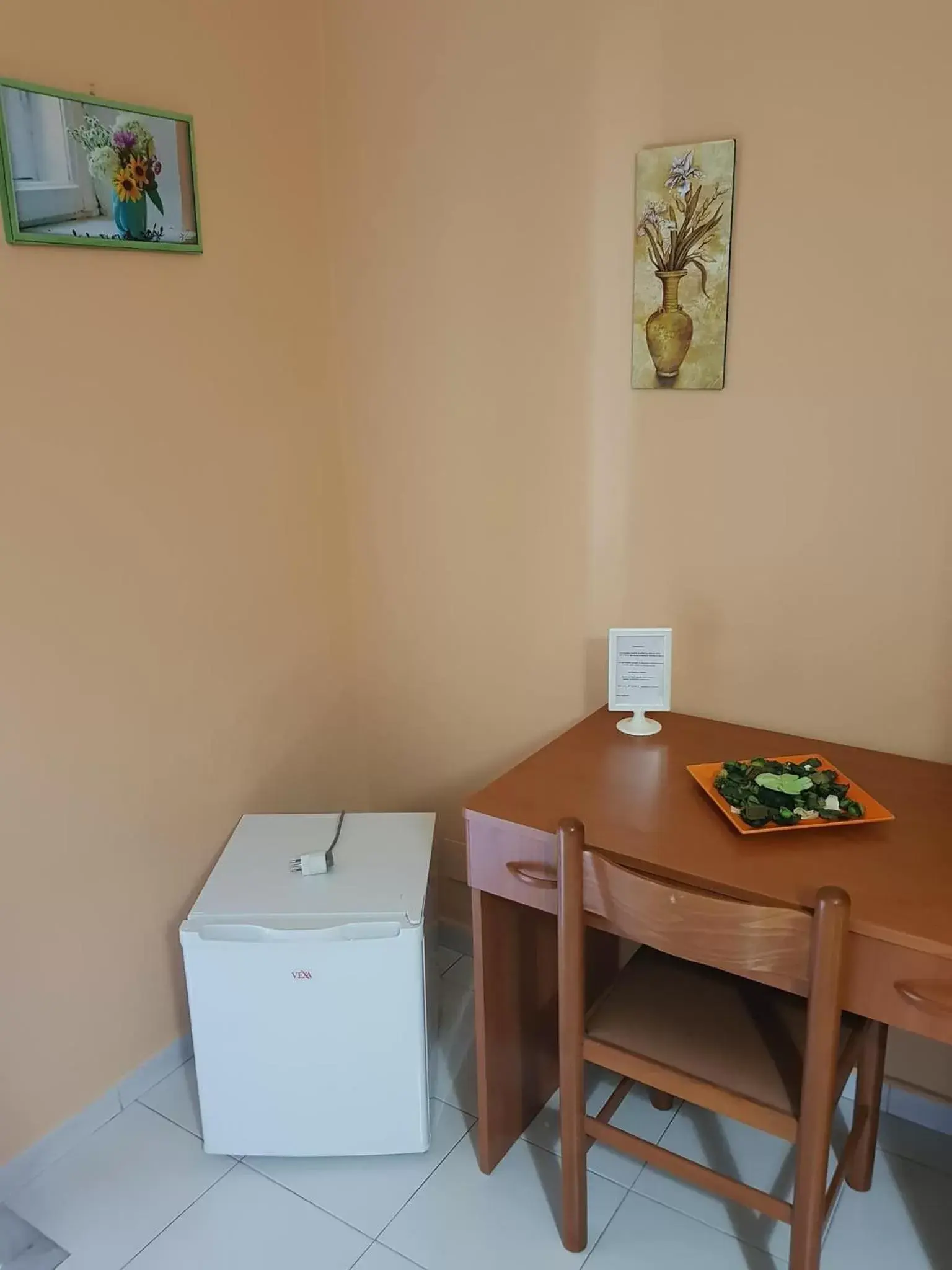 hair dresser, Dining Area in The Artists