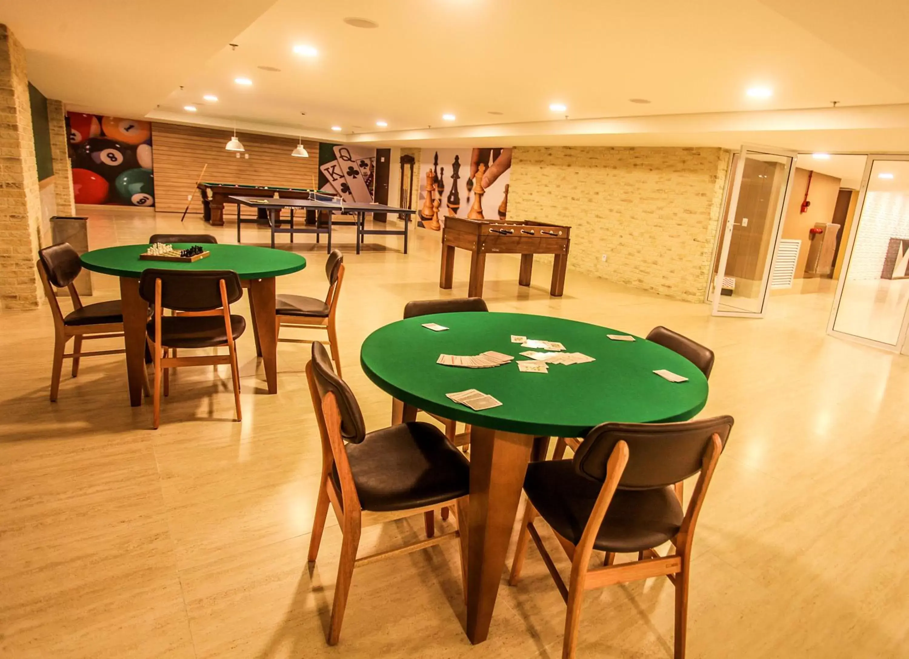 Game Room, Restaurant/Places to Eat in Gran Mareiro Hotel